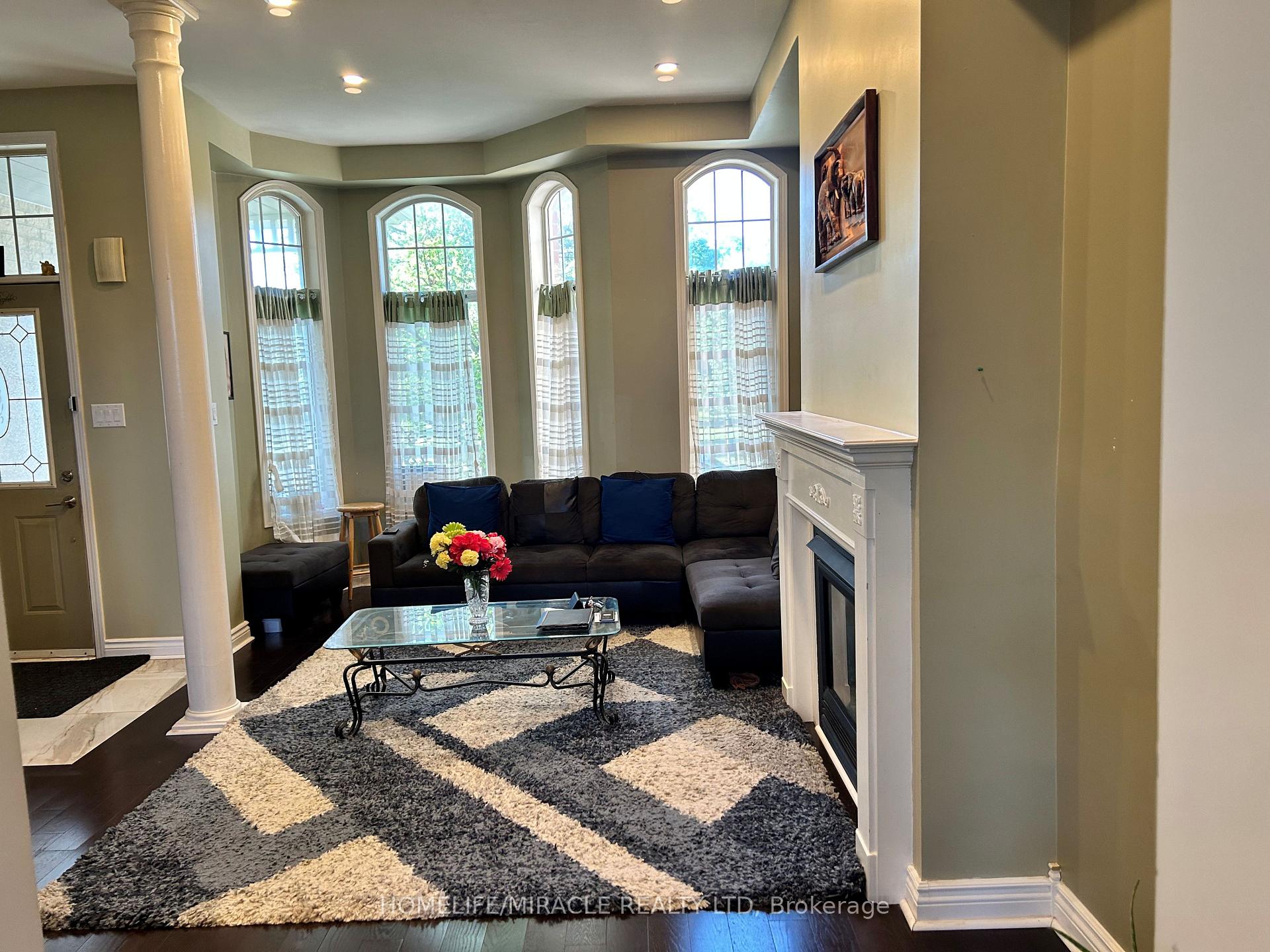 Photo 2 of 83 Cornell Park Avenue, Markham, Cornell — HOMEH
