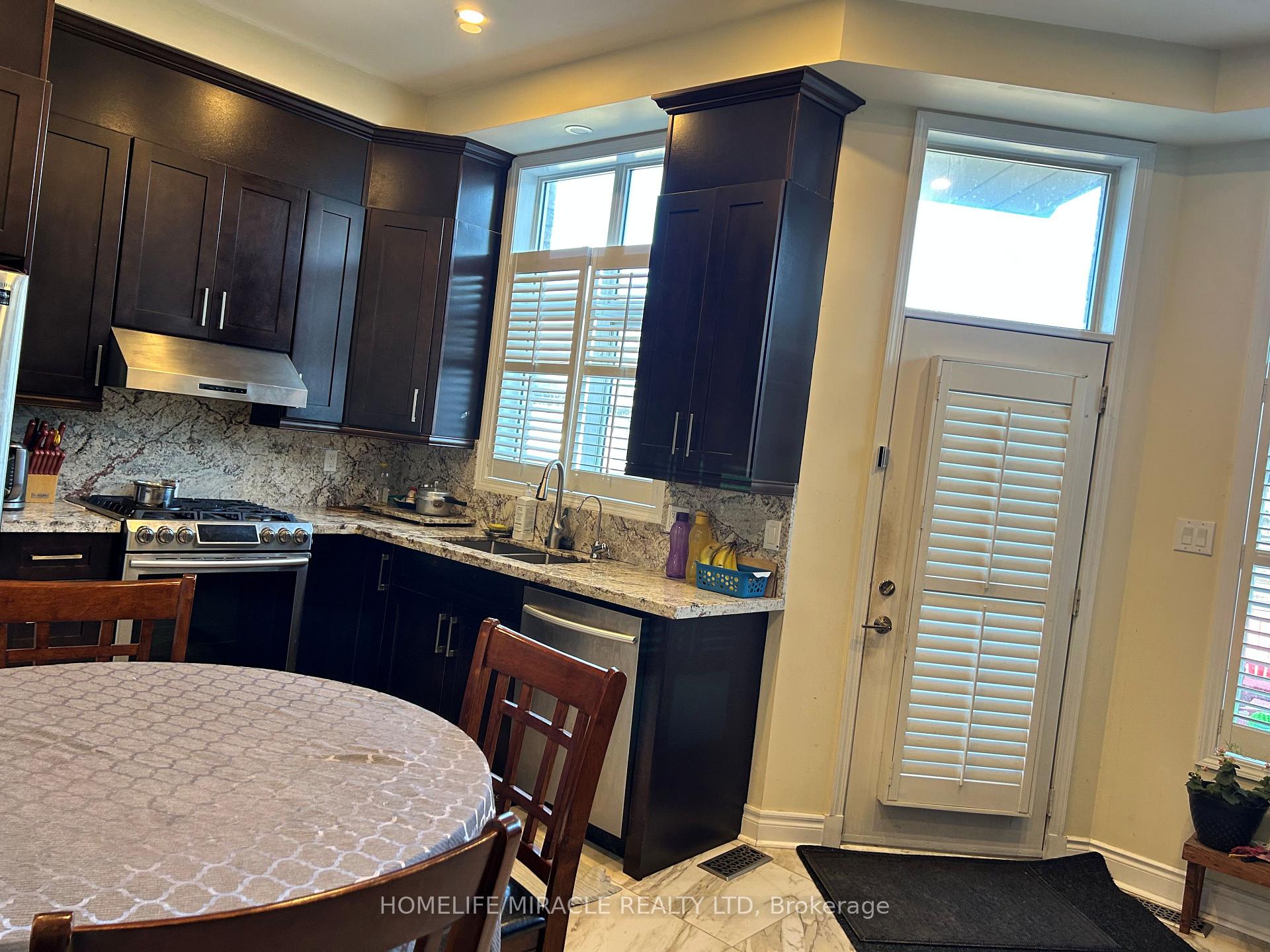 Photo 3 of 83 Cornell Park Avenue, Markham, Cornell — HOMEH
