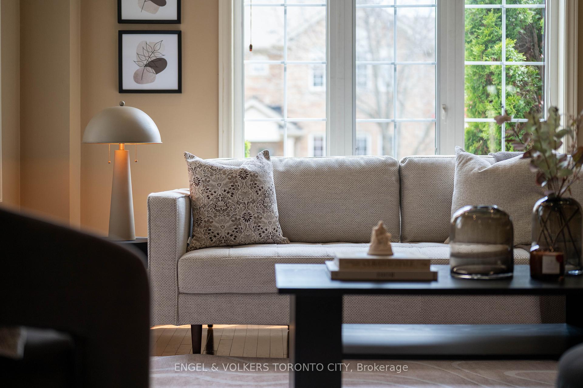 Photo 10 of 342 Sunset Ridge, Vaughan, Sonoma Heights — HOMEH