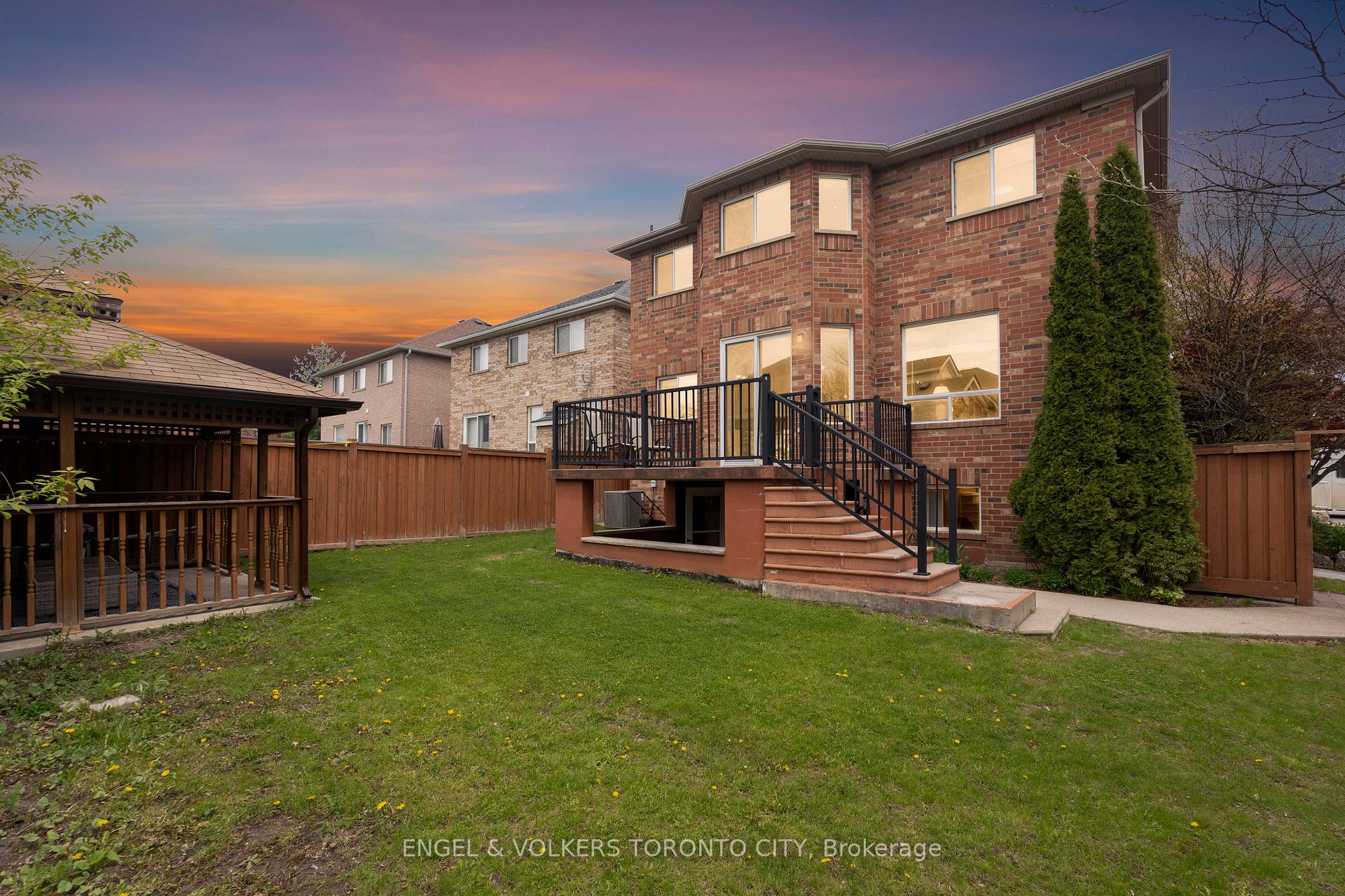 Photo 2 of 342 Sunset Ridge, Vaughan, Sonoma Heights — HOMEH
