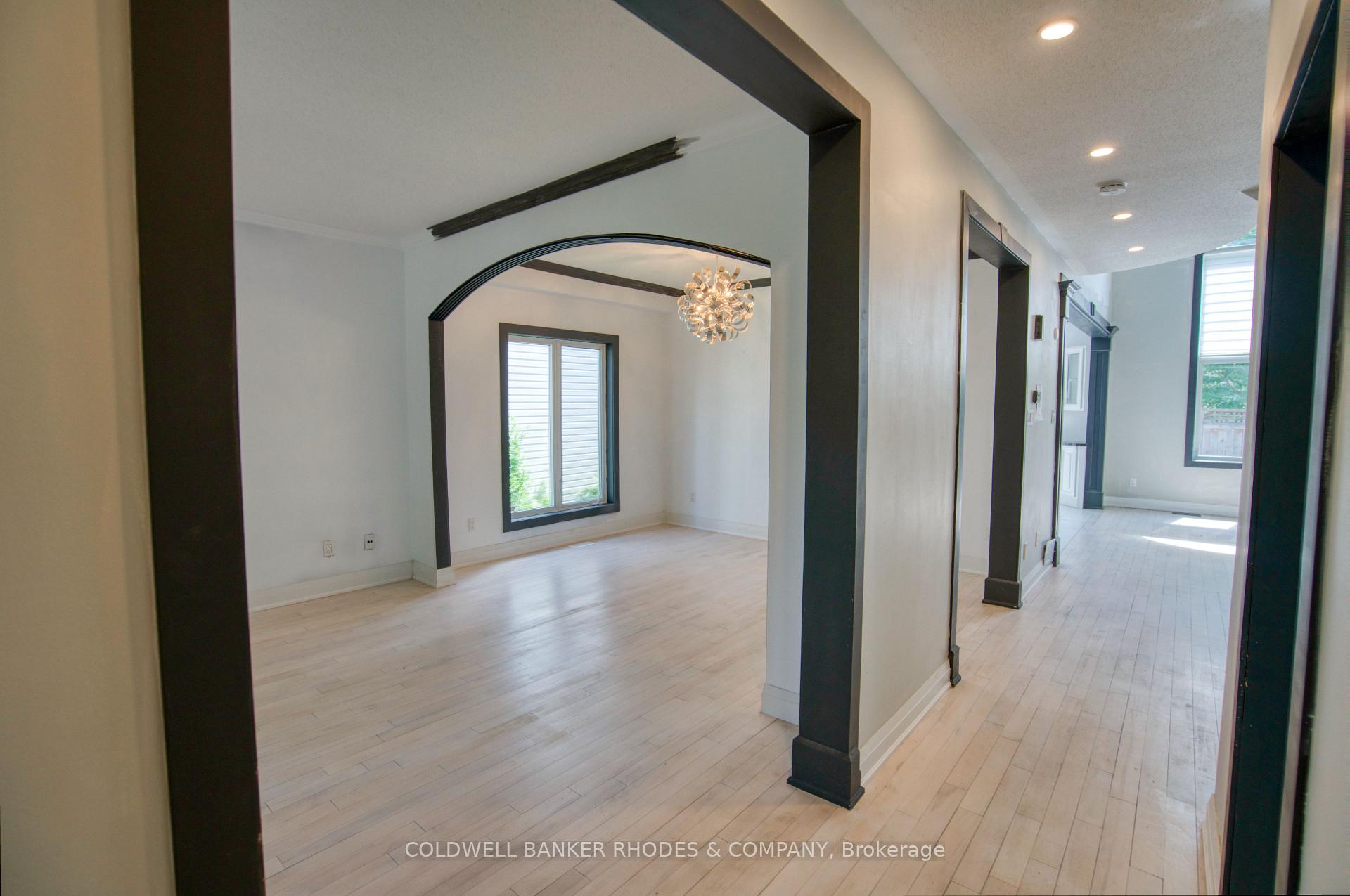 Photo 3 of 32 Catterick Crescent, Ottawa, Kanata - Morgan's Grant/South March — HOMEH