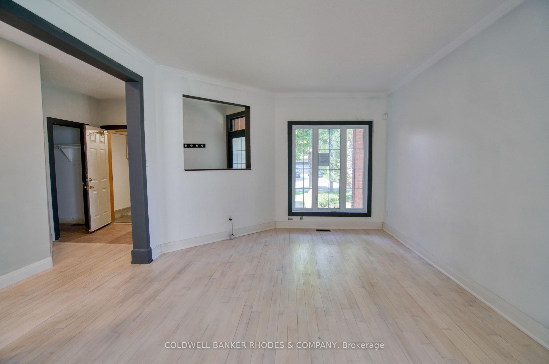 Photo 4 of 32 Catterick Crescent, Ottawa, Kanata - Morgan's Grant/South March — HOMEH