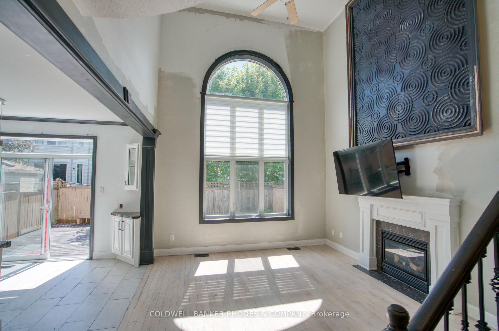 Photo 8 of 32 Catterick Crescent, Ottawa, Kanata - Morgan's Grant/South March — HOMEH