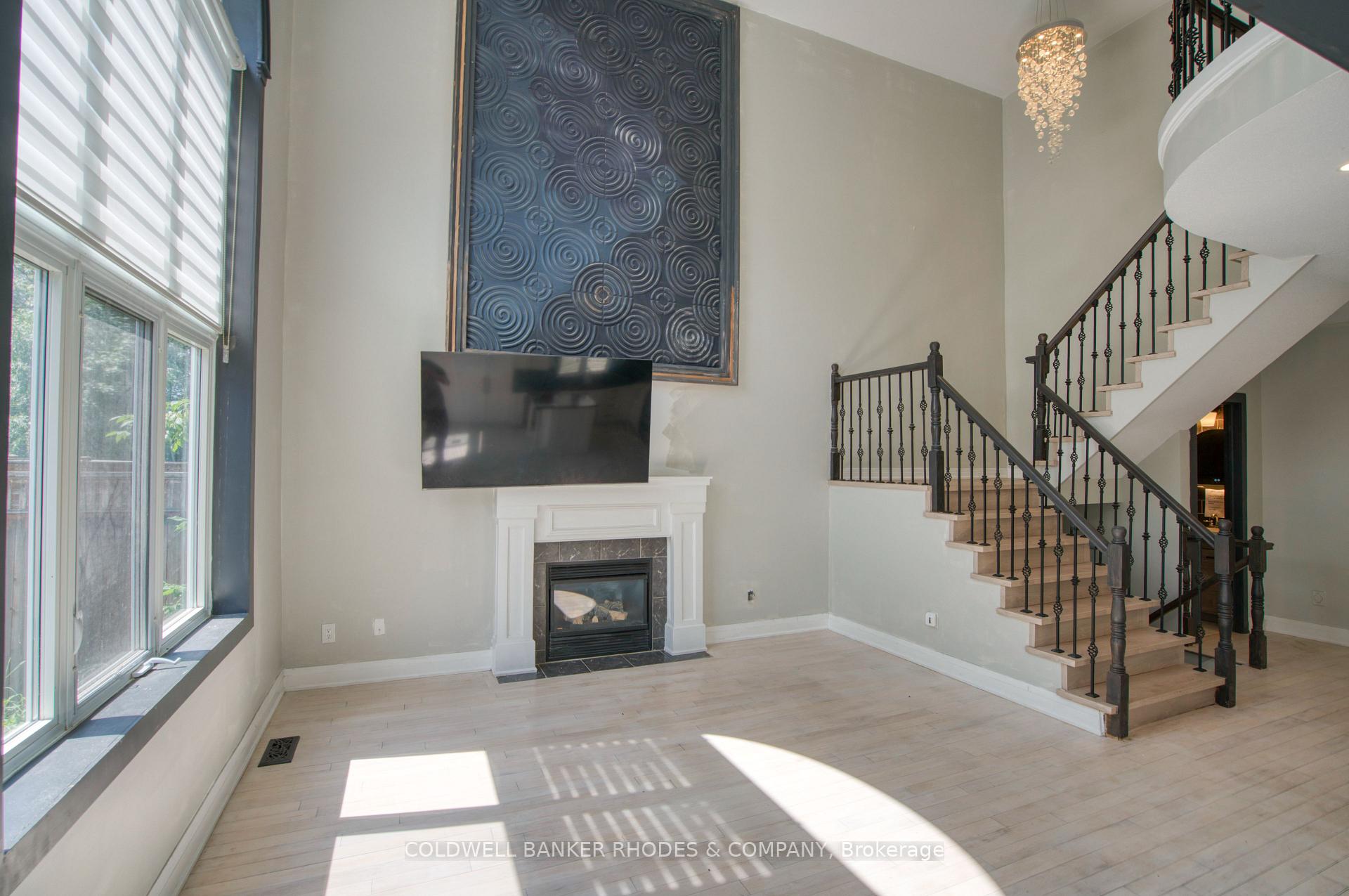 Photo 9 of 32 Catterick Crescent, Ottawa, Kanata - Morgan's Grant/South March — HOMEH