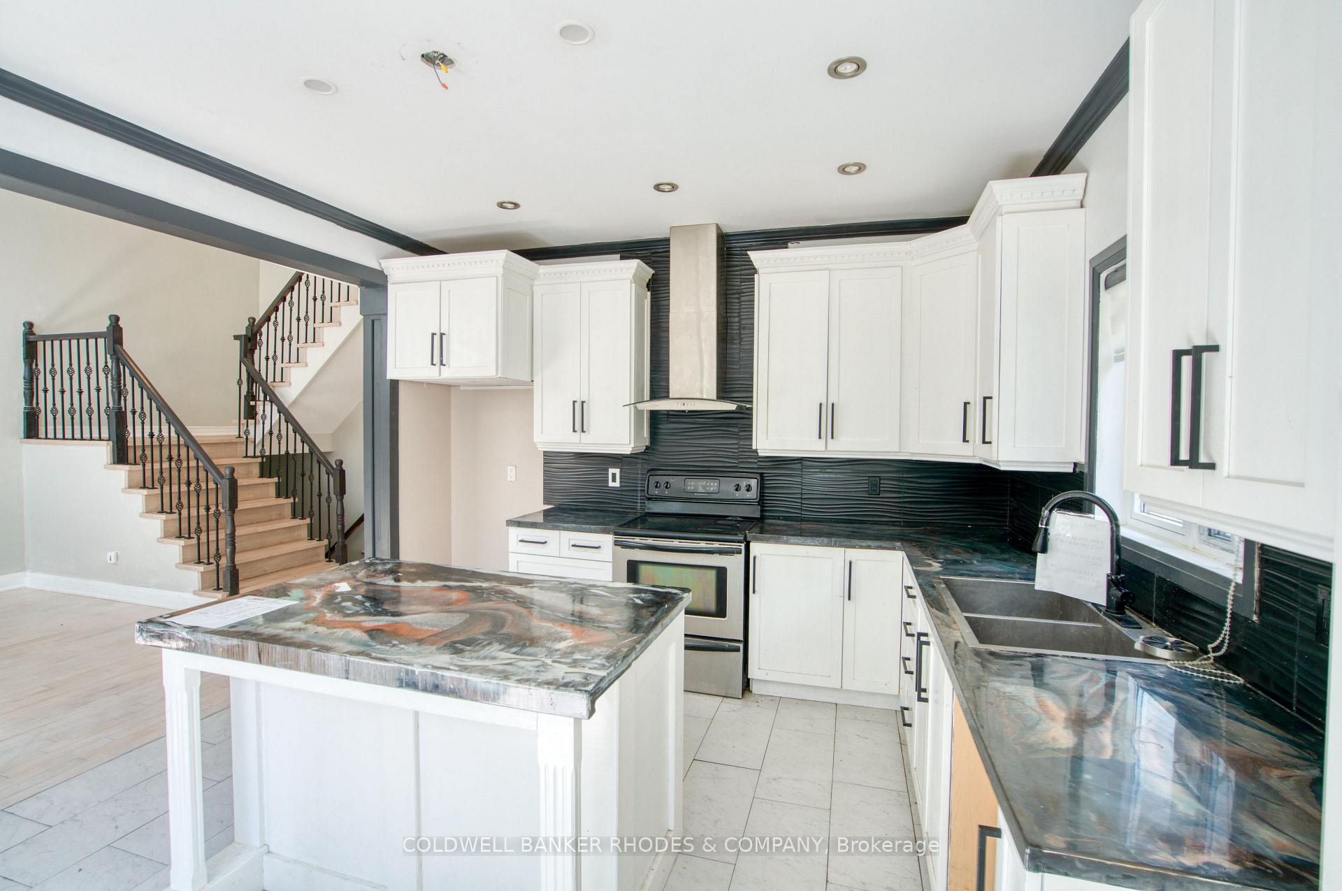 Photo 11 of 32 Catterick Crescent, Ottawa, Kanata - Morgan's Grant/South March — HOMEH
