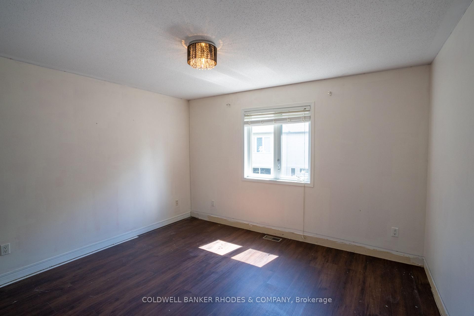 Photo 18 of 32 Catterick Crescent, Ottawa, Kanata - Morgan's Grant/South March — HOMEH