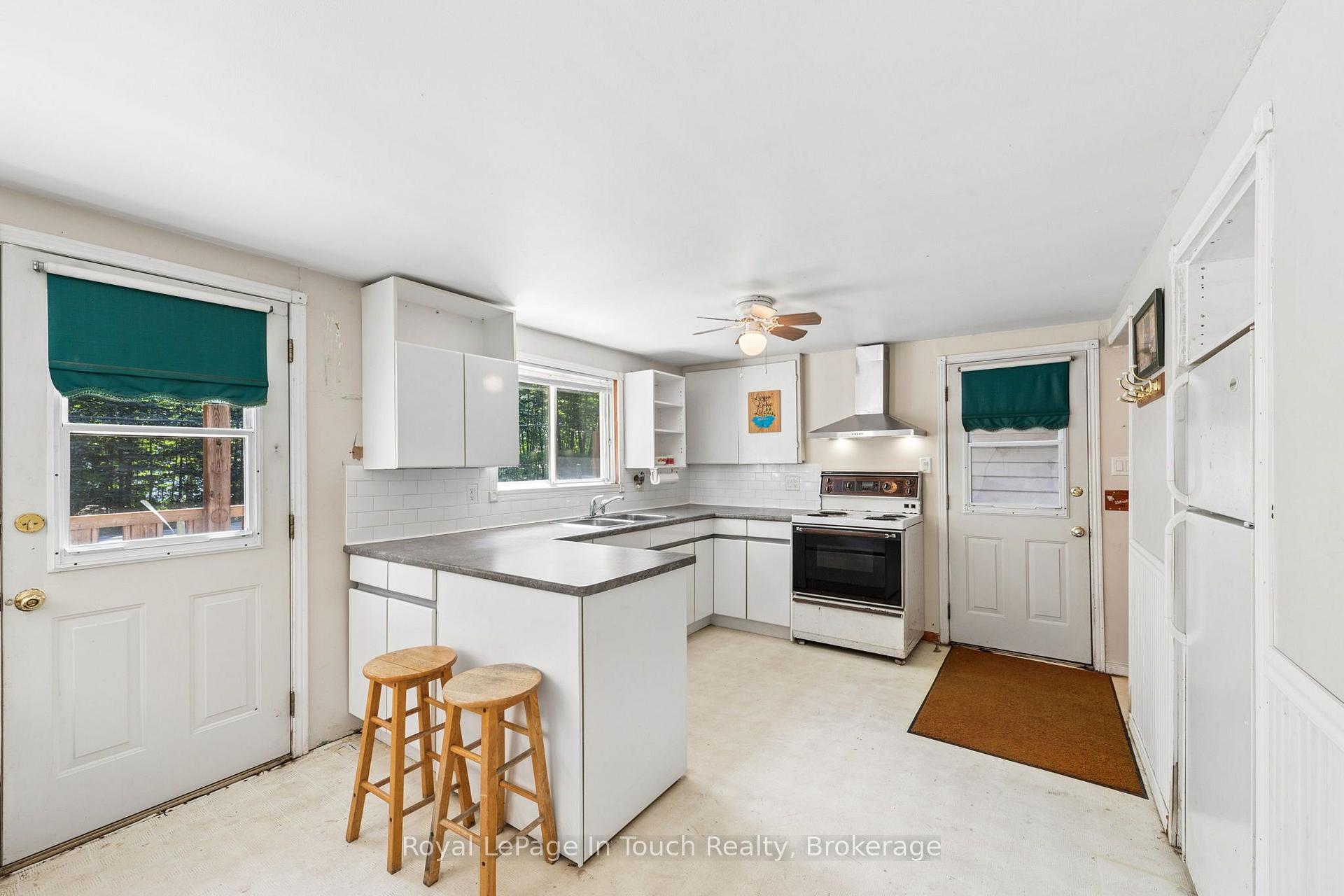 Photo 14 of 1558 Champlain Road, Tiny, Rural Tiny — HOMEH