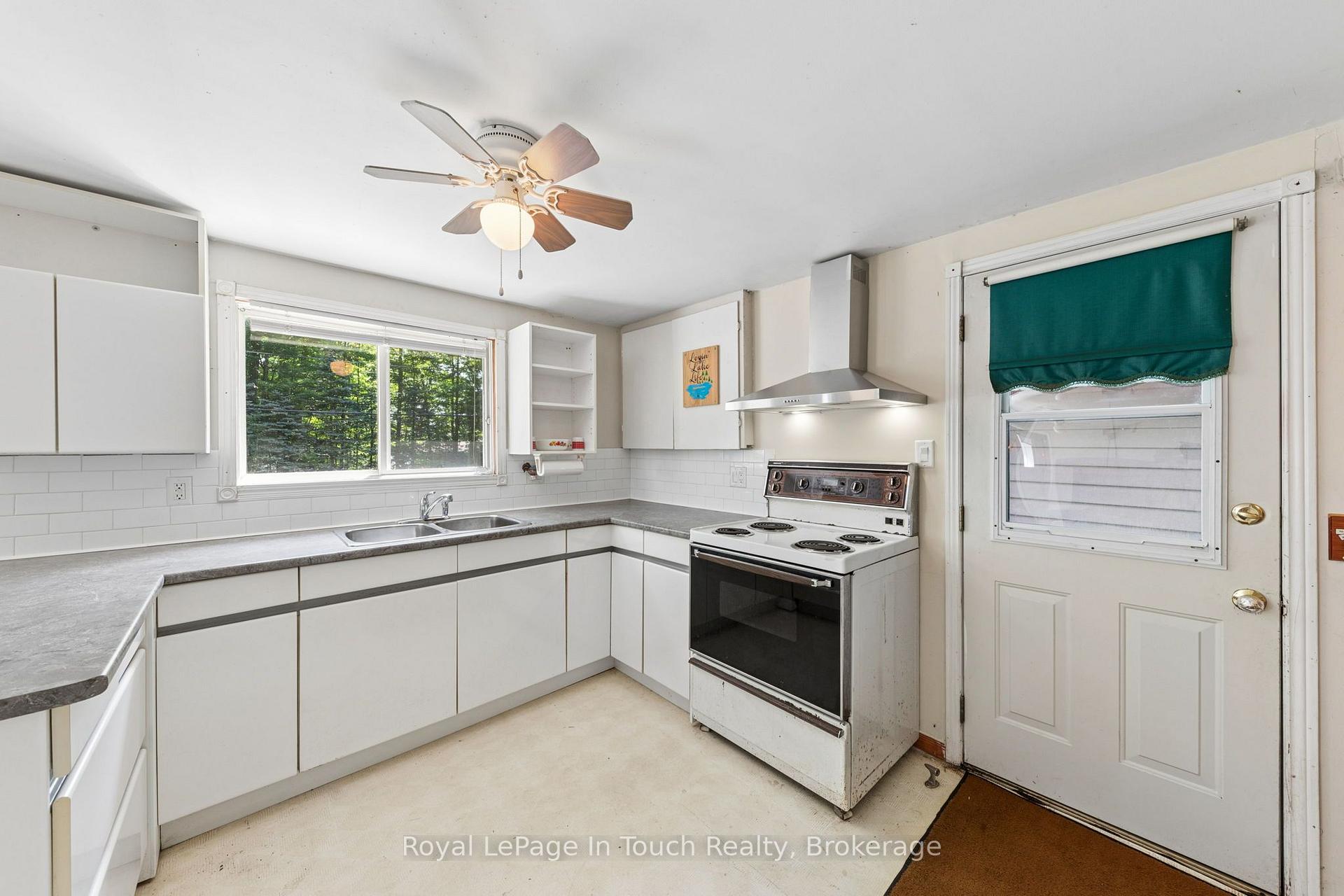 Photo 15 of 1558 Champlain Road, Tiny, Rural Tiny — HOMEH