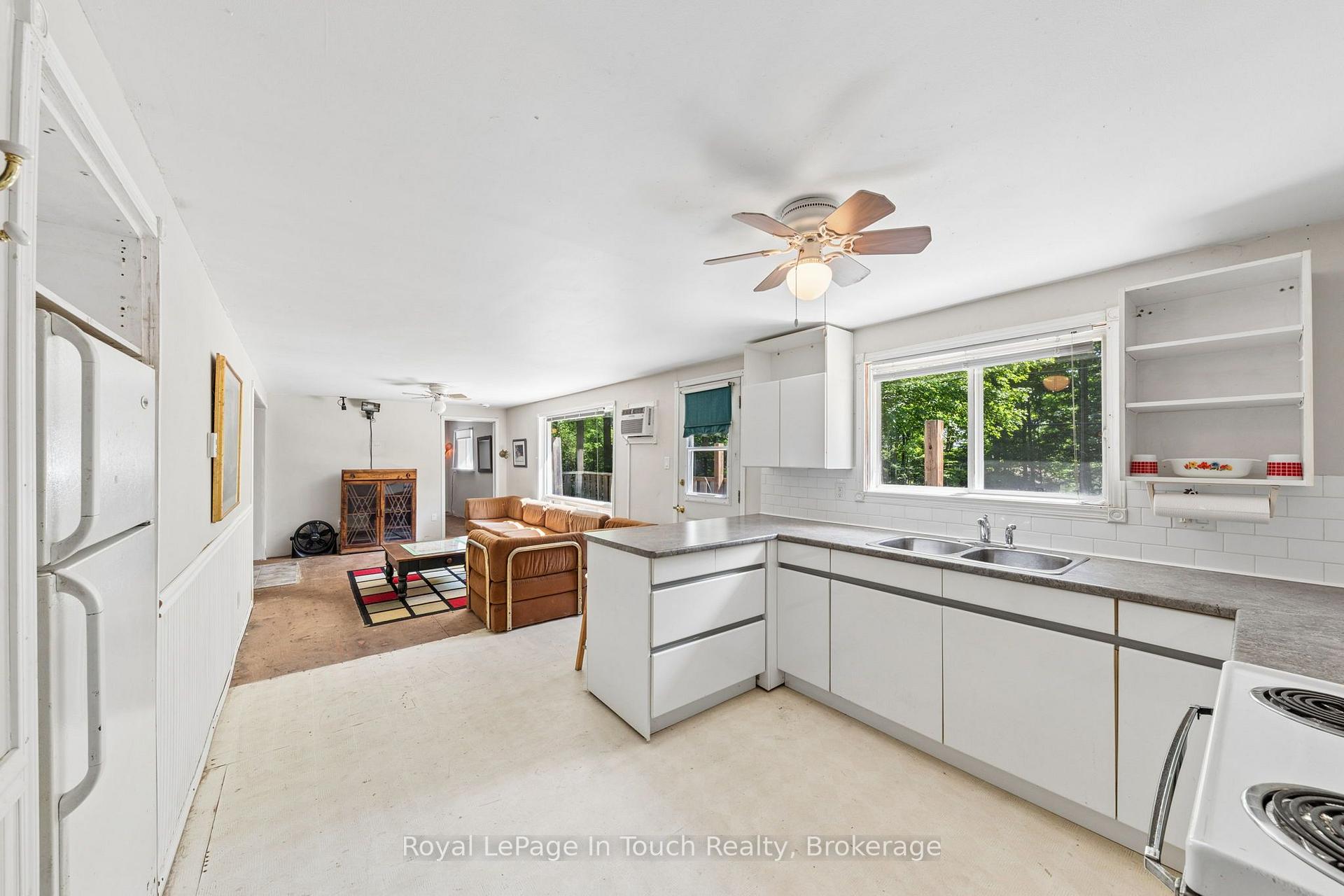 Photo 16 of 1558 Champlain Road, Tiny, Rural Tiny — HOMEH