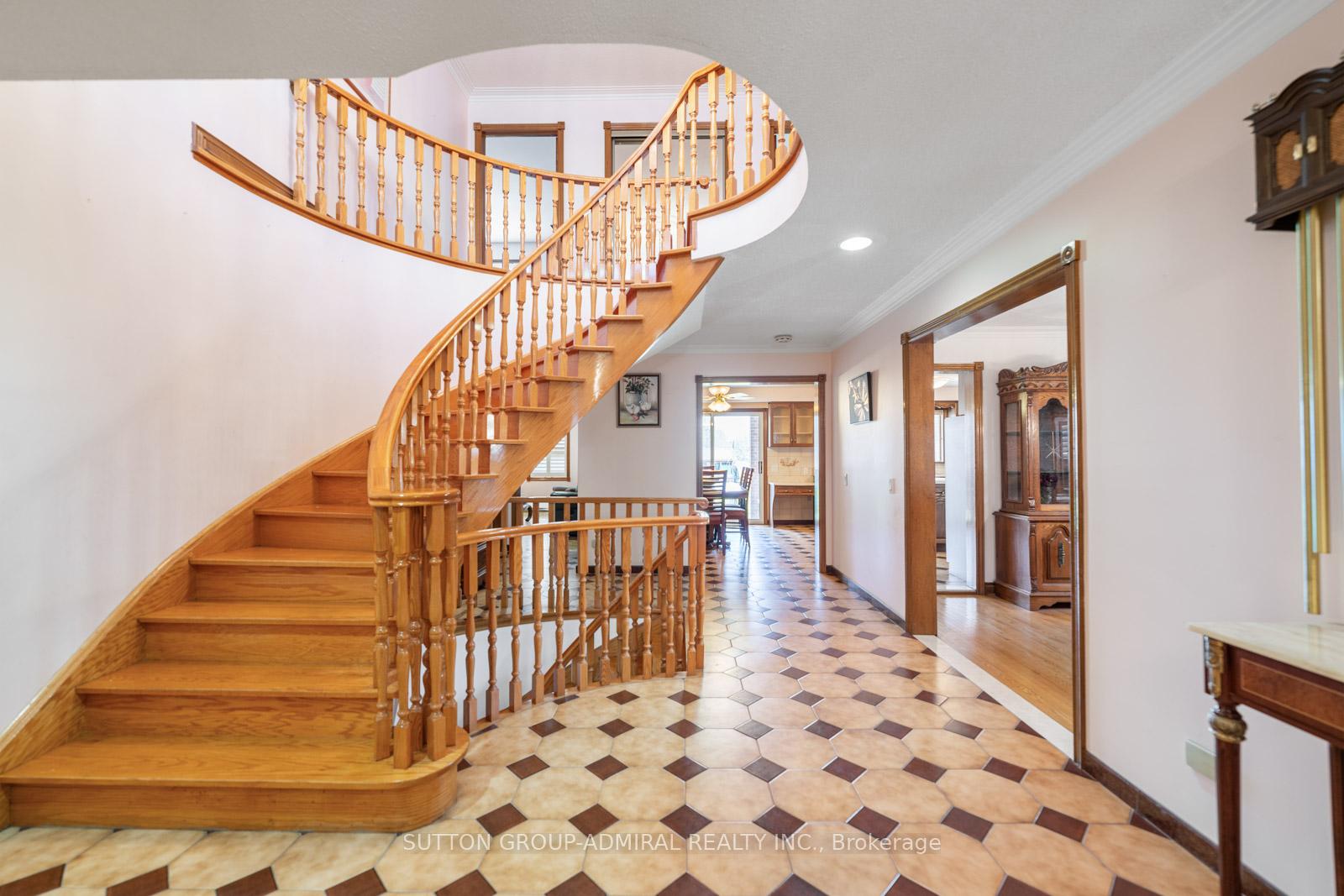 Photo 3 of 48 Weldrick Road W, Richmond Hill, North Richvale — HOMEH