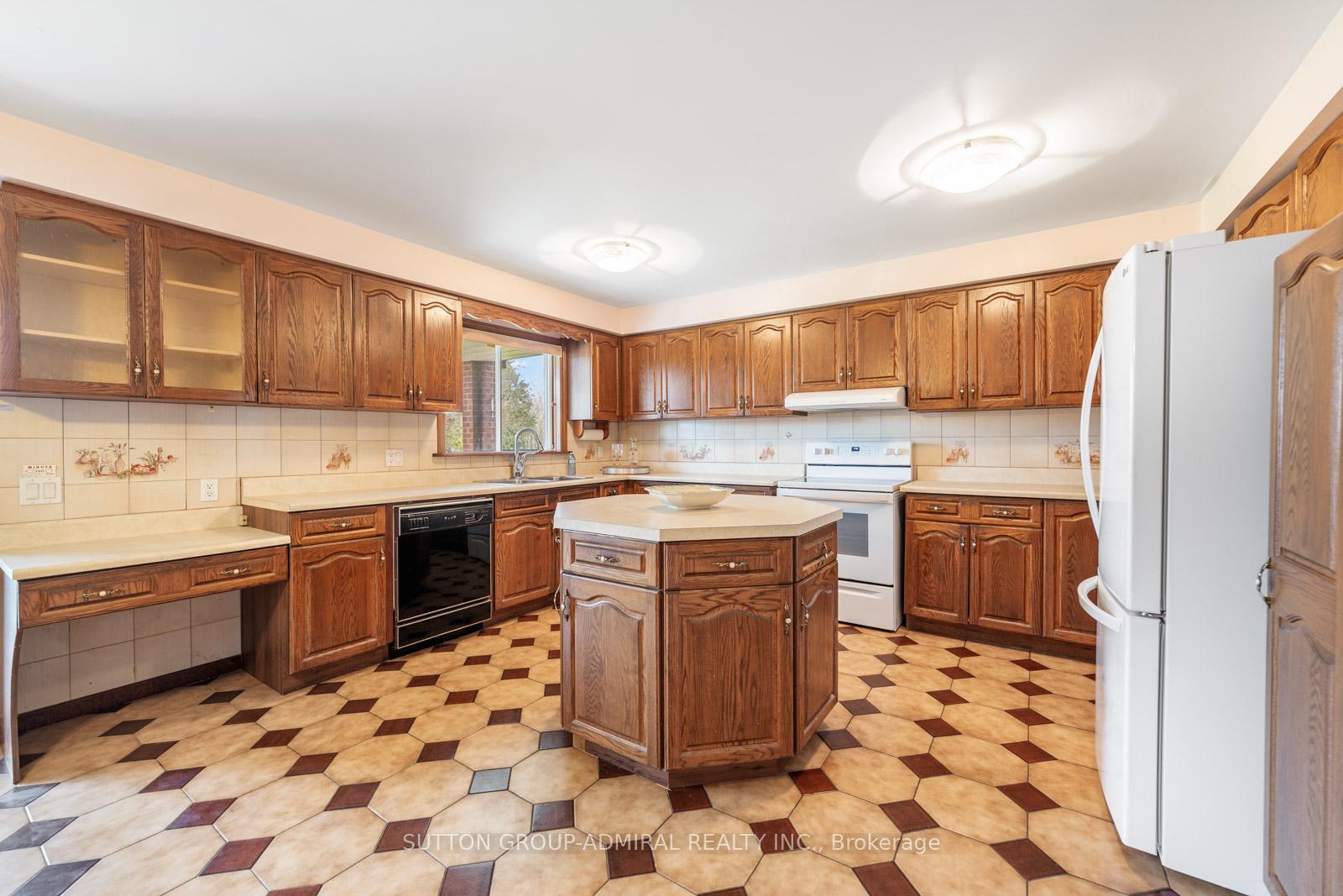 Photo 8 of 48 Weldrick Road W, Richmond Hill, North Richvale — HOMEH