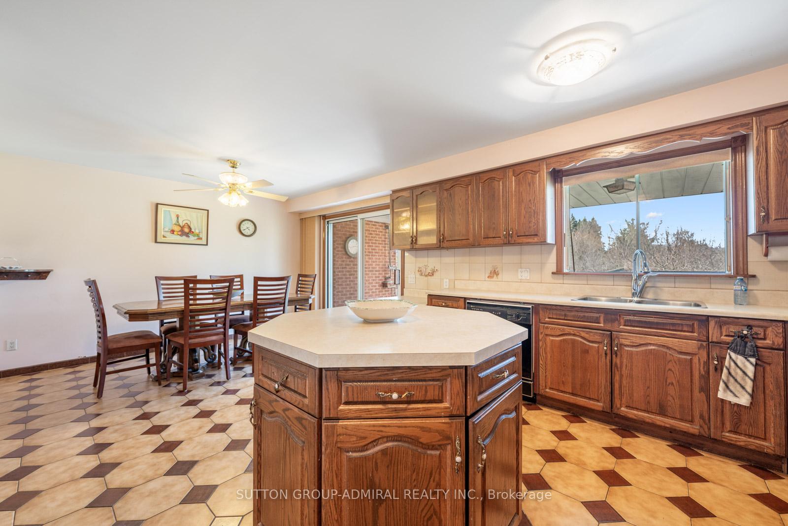 Photo 9 of 48 Weldrick Road W, Richmond Hill, North Richvale — HOMEH