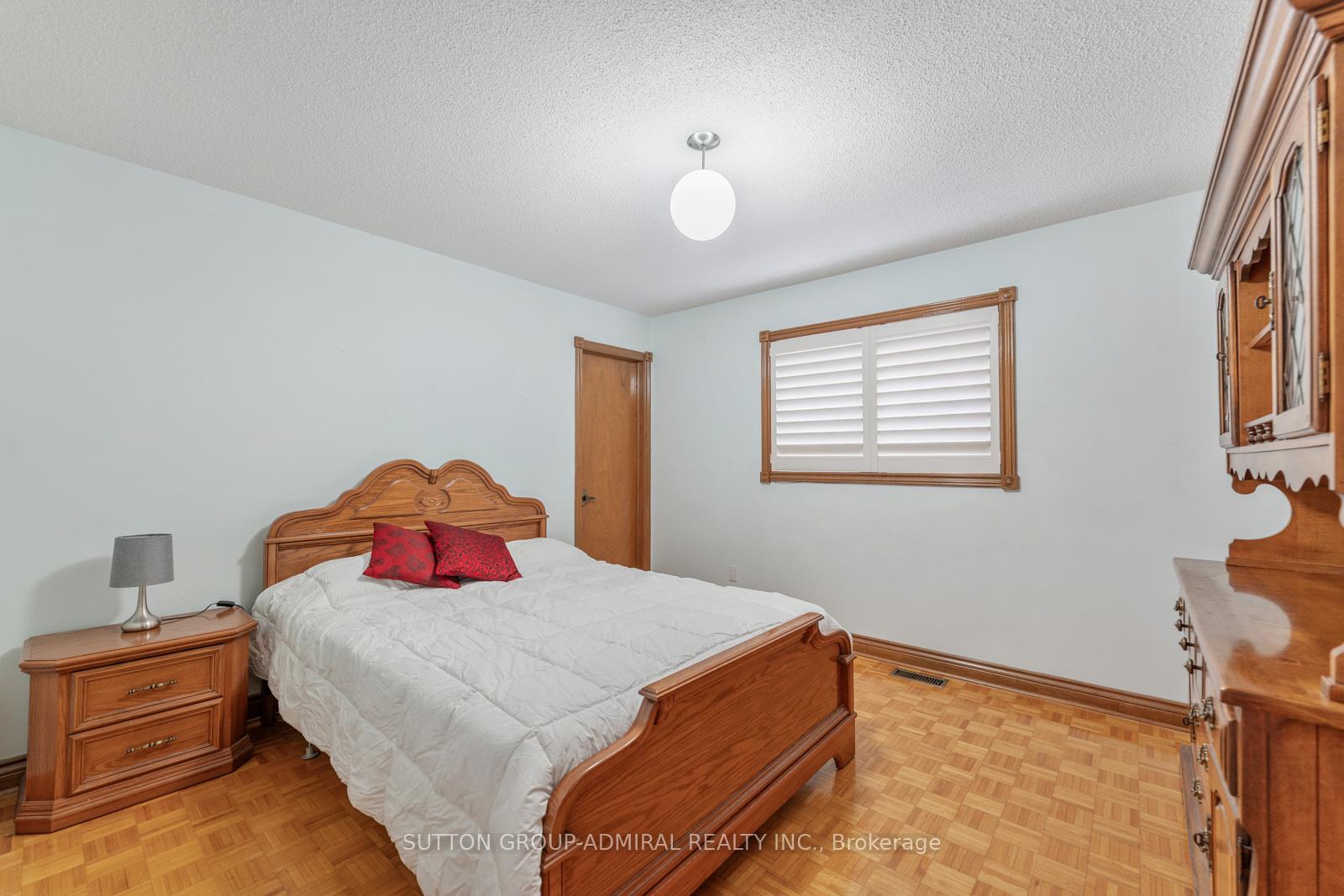 Photo 12 of 48 Weldrick Road W, Richmond Hill, North Richvale — HOMEH