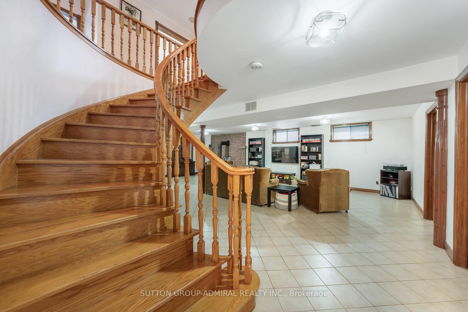 Photo 24 of 48 Weldrick Road W, Richmond Hill, North Richvale — HOMEH