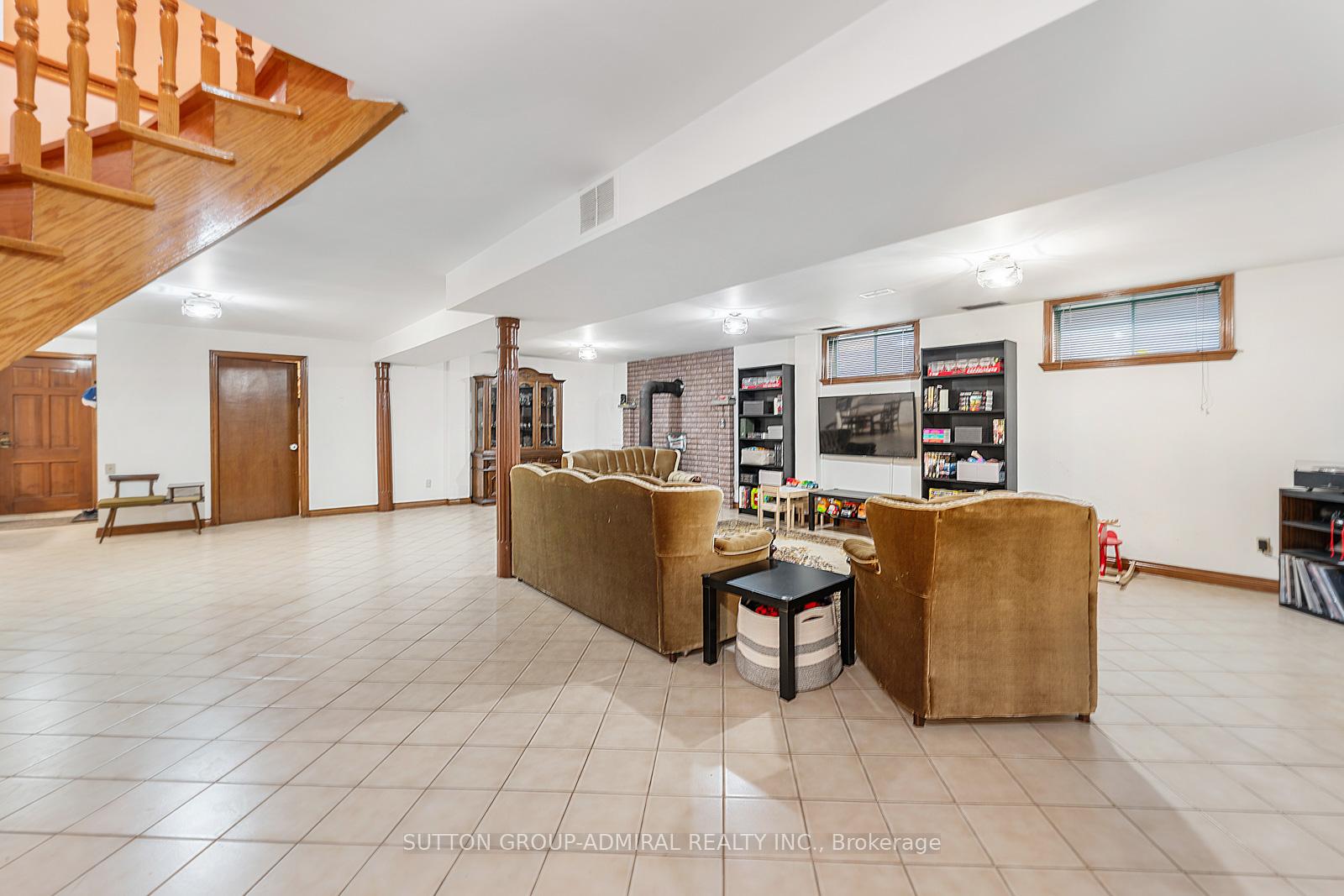 Photo 25 of 48 Weldrick Road W, Richmond Hill, North Richvale — HOMEH