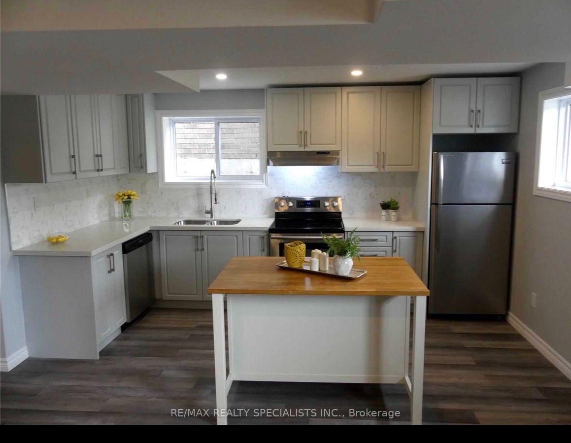 Photo 5 of Unit B, 304 EdgeHill Drive N, Barrie, Edgehill Drive — HOMEH