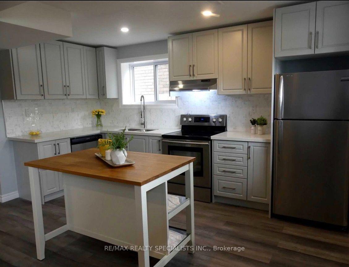 Photo 6 of Unit B, 304 EdgeHill Drive N, Barrie, Edgehill Drive — HOMEH