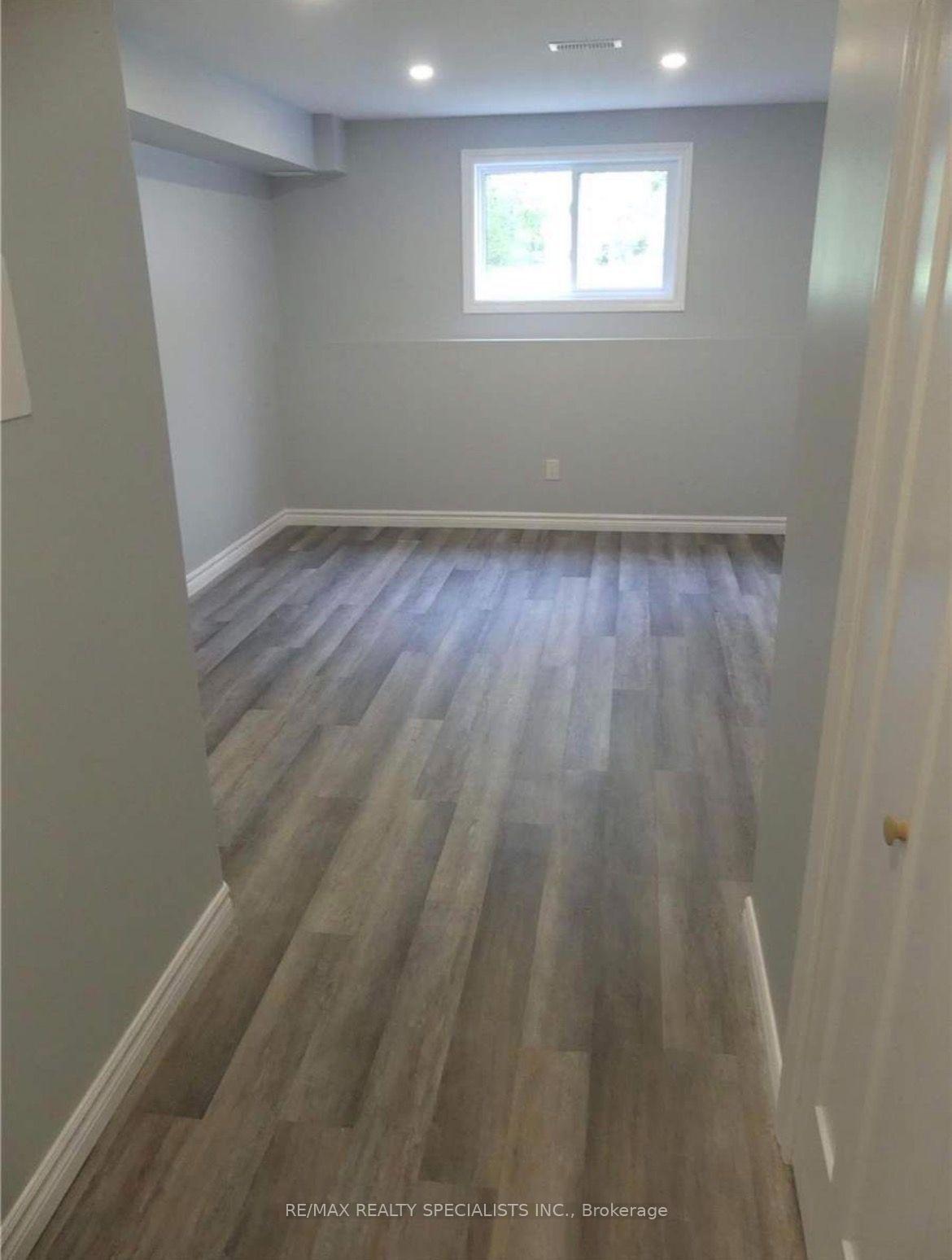 Photo 13 of Unit B, 304 EdgeHill Drive N, Barrie, Edgehill Drive — HOMEH