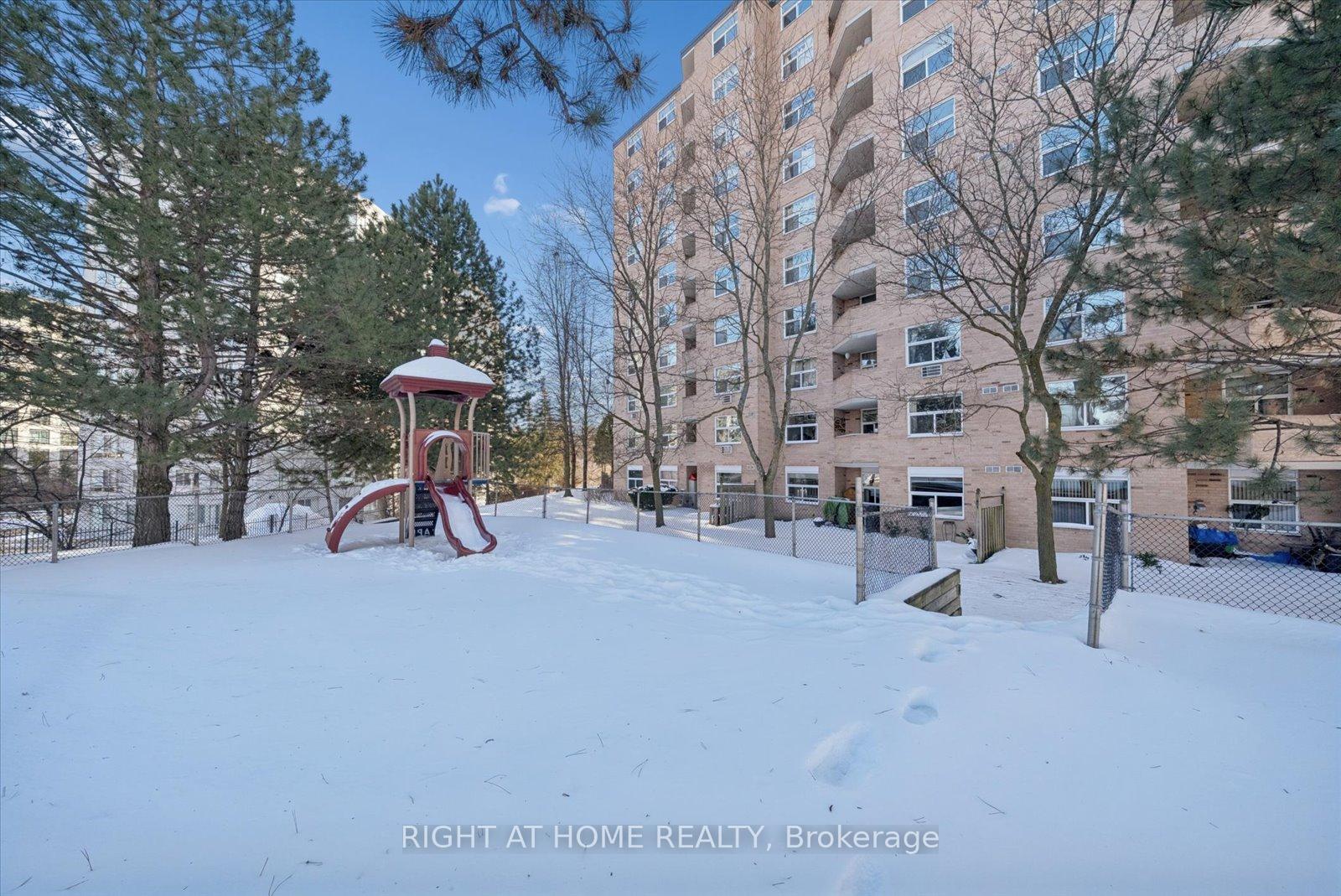 Photo 4 of Unit 707, 260 Davis Drive, Newmarket, Central Newmarket — HOMEH