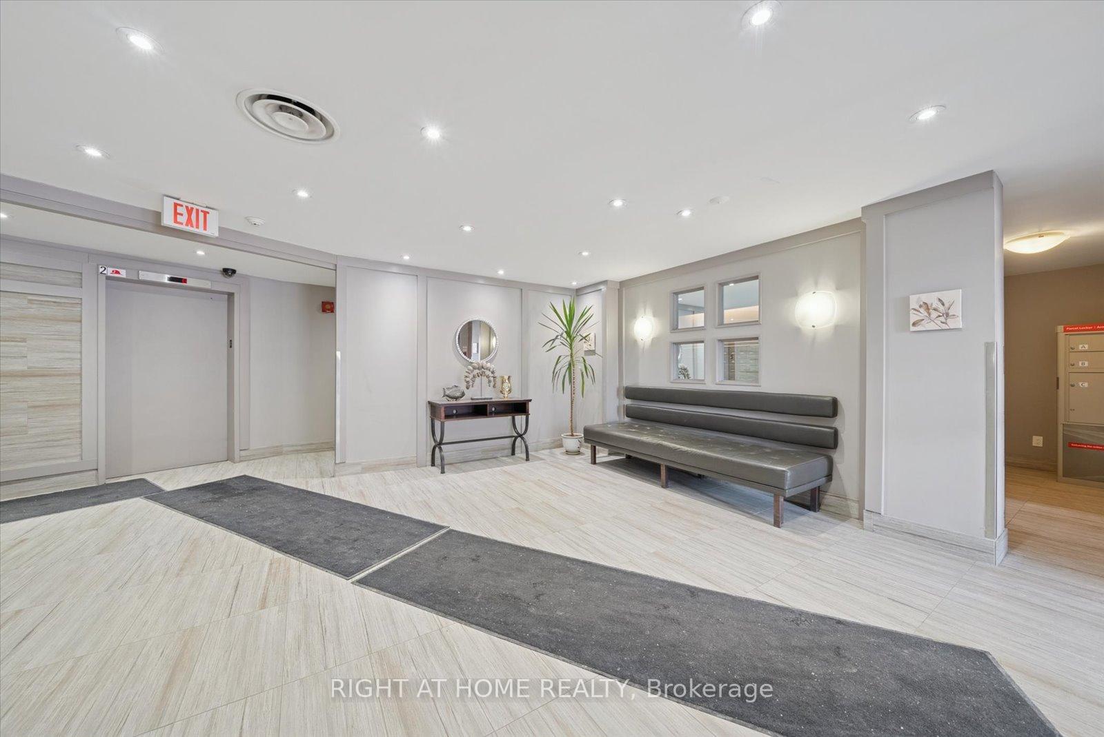 Photo 5 of Unit 707, 260 Davis Drive, Newmarket, Central Newmarket — HOMEH