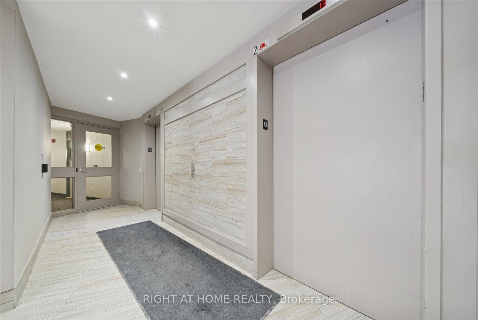 Photo 6 of Unit 707, 260 Davis Drive, Newmarket, Central Newmarket — HOMEH