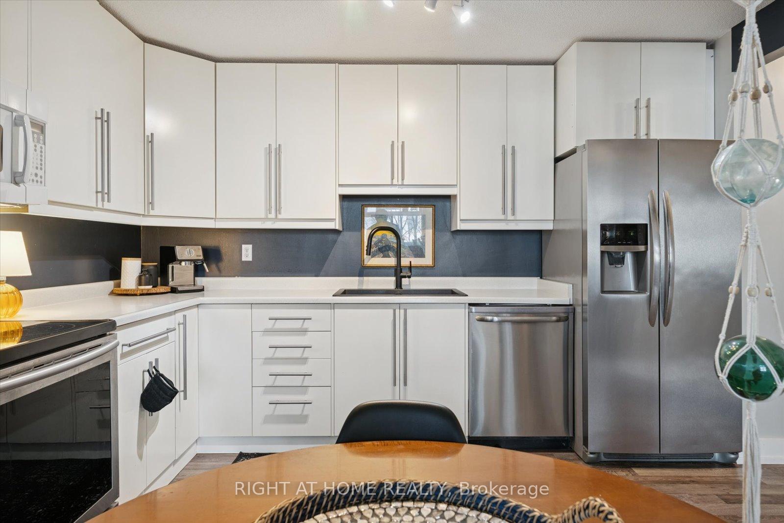 Photo 10 of Unit 707, 260 Davis Drive, Newmarket, Central Newmarket — HOMEH