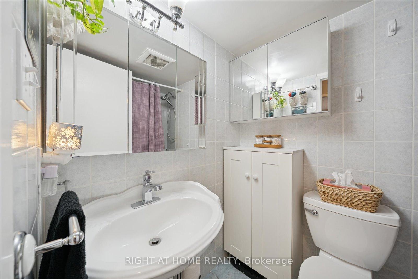 Photo 27 of Unit 707, 260 Davis Drive, Newmarket, Central Newmarket — HOMEH
