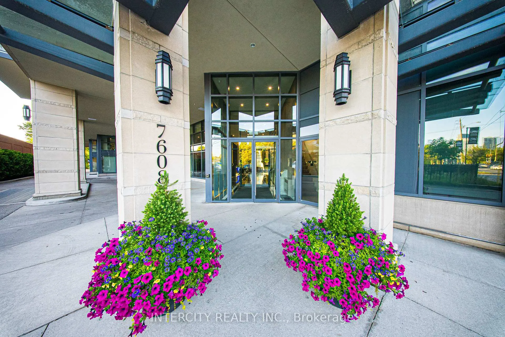Photo 2 of Unit PH15, 7608 Yonge Street, Vaughan, Crestwood-Springfarm-Yorkhill — HOMEH