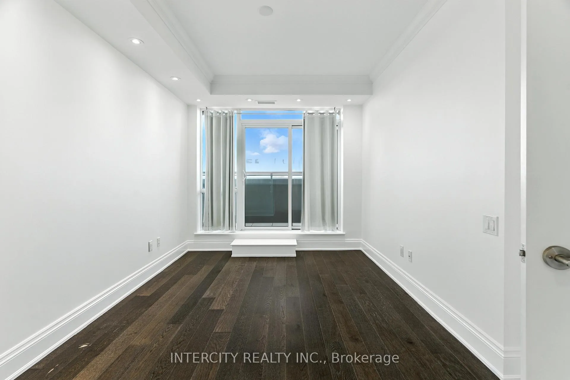 Photo 11 of Unit PH15, 7608 Yonge Street, Vaughan, Crestwood-Springfarm-Yorkhill — HOMEH