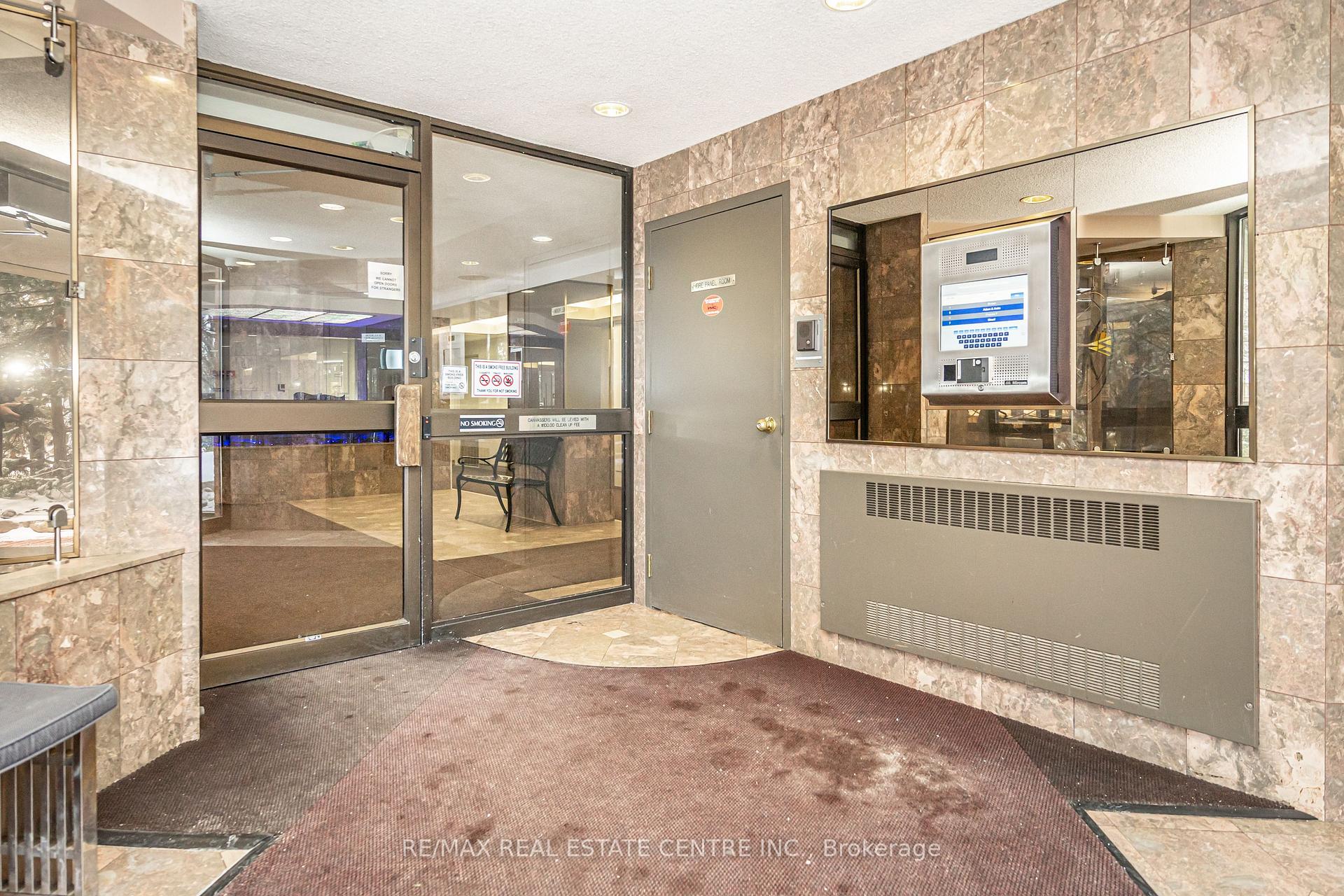 Photo 2 of Unit 806, 20 Cherrytree Drive, Brampton, Fletcher's Creek South — HOMEH