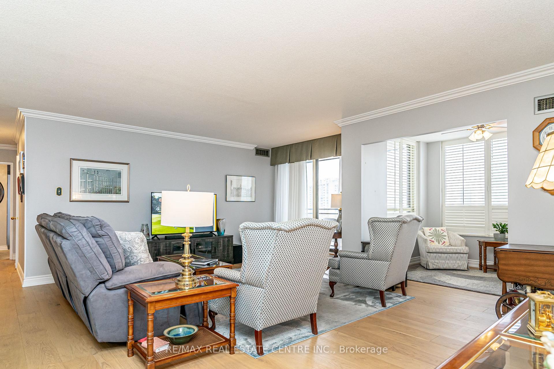 Photo 9 of Unit 806, 20 Cherrytree Drive, Brampton, Fletcher's Creek South — HOMEH
