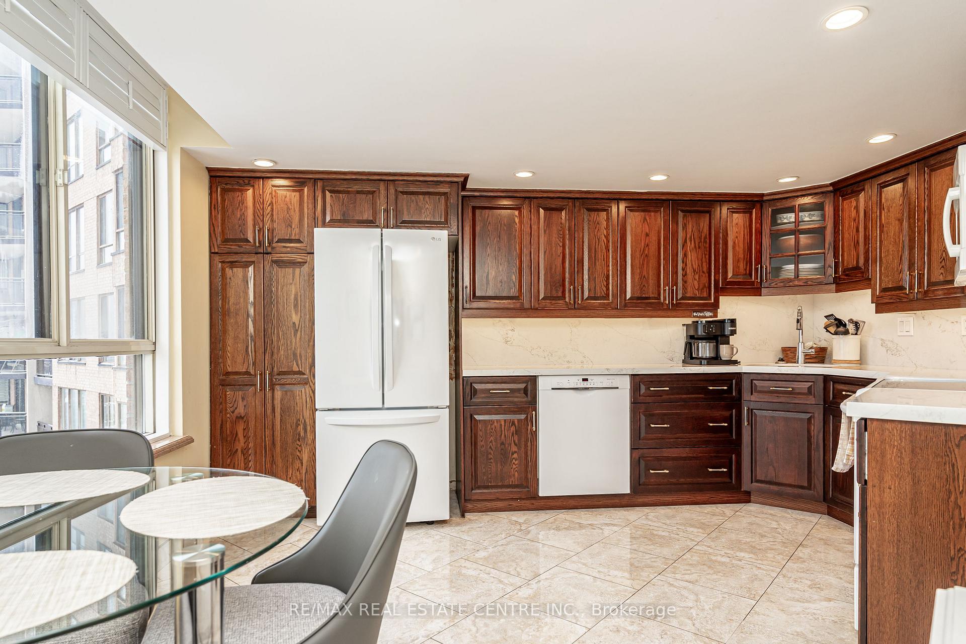 Photo 15 of Unit 806, 20 Cherrytree Drive, Brampton, Fletcher's Creek South — HOMEH