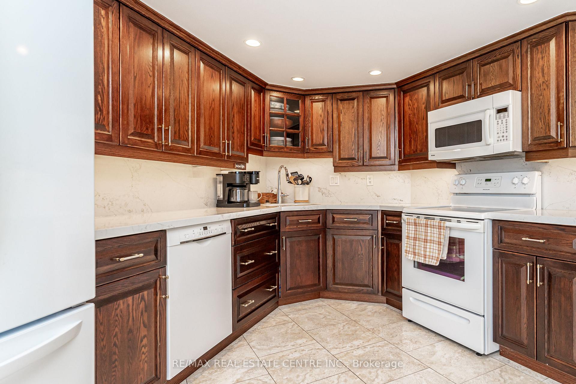 Photo 16 of Unit 806, 20 Cherrytree Drive, Brampton, Fletcher's Creek South — HOMEH
