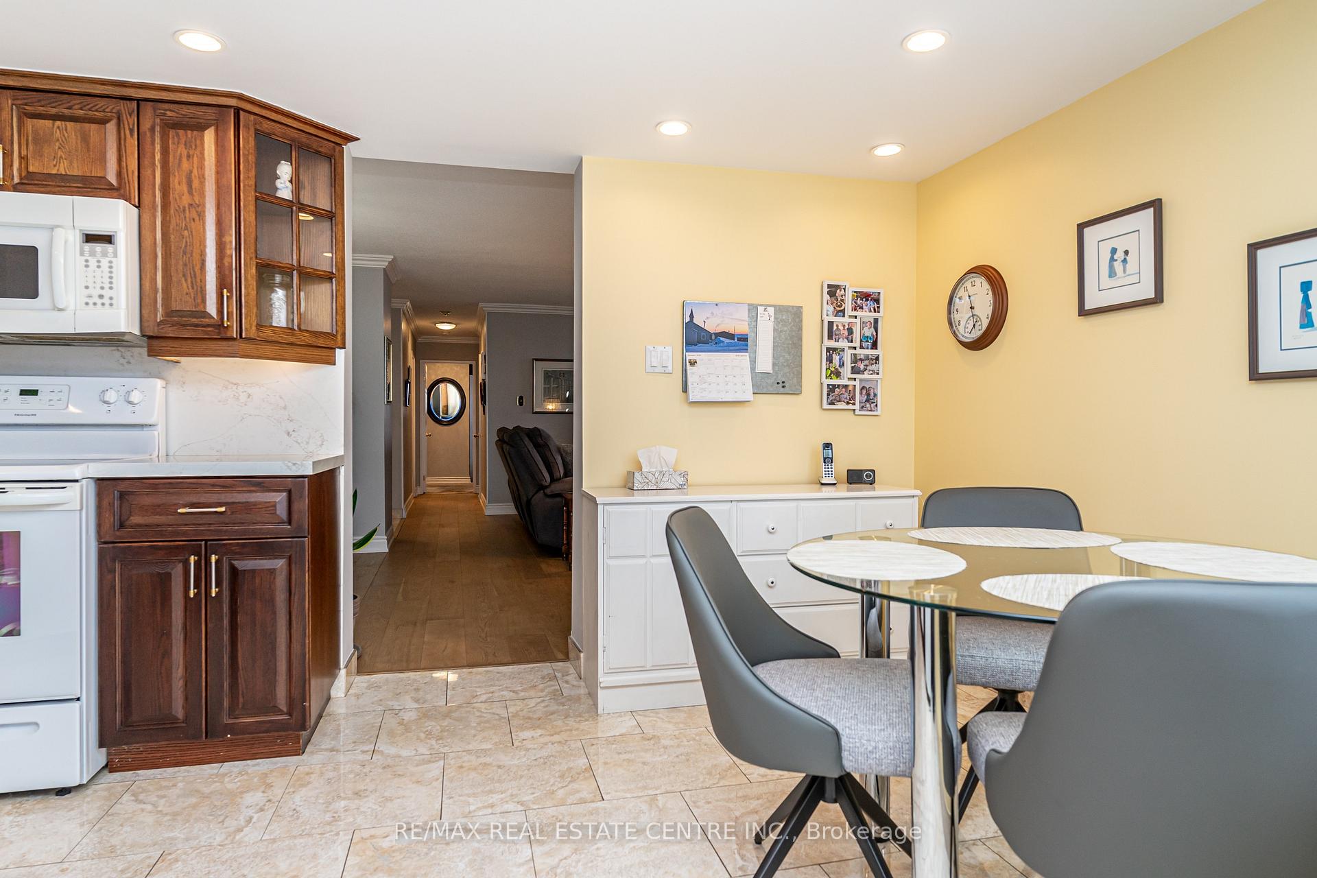 Photo 17 of Unit 806, 20 Cherrytree Drive, Brampton, Fletcher's Creek South — HOMEH