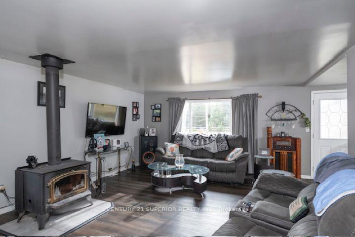 Photo 3 of 2367 Rosslyn Road, Thunder Bay, Rosslyn Road — HOMEH