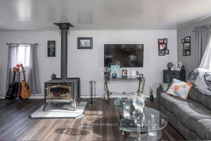 Photo 5 of 2367 Rosslyn Road, Thunder Bay, Rosslyn Road — HOMEH