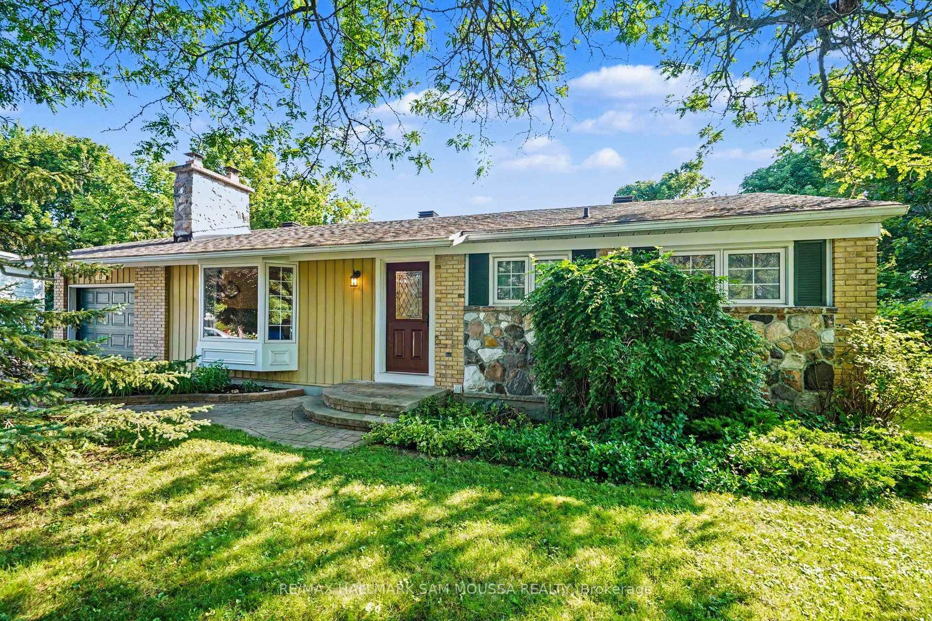 Photo 2 of 11 Springdale Crescent, Ottawa, Sheahan Estates/Trend Village — HOMEH