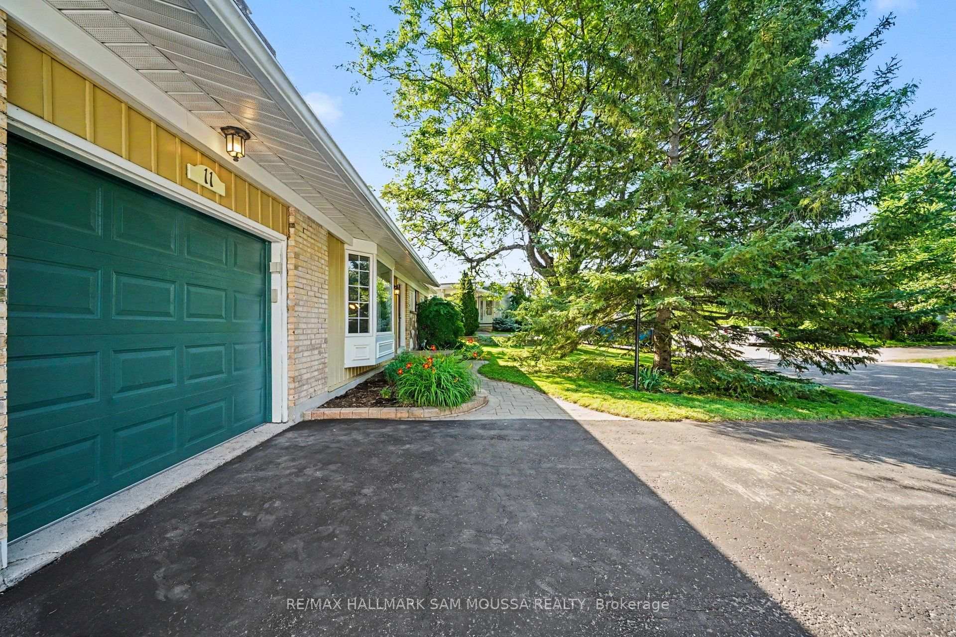 Photo 4 of 11 Springdale Crescent, Ottawa, Sheahan Estates/Trend Village — HOMEH