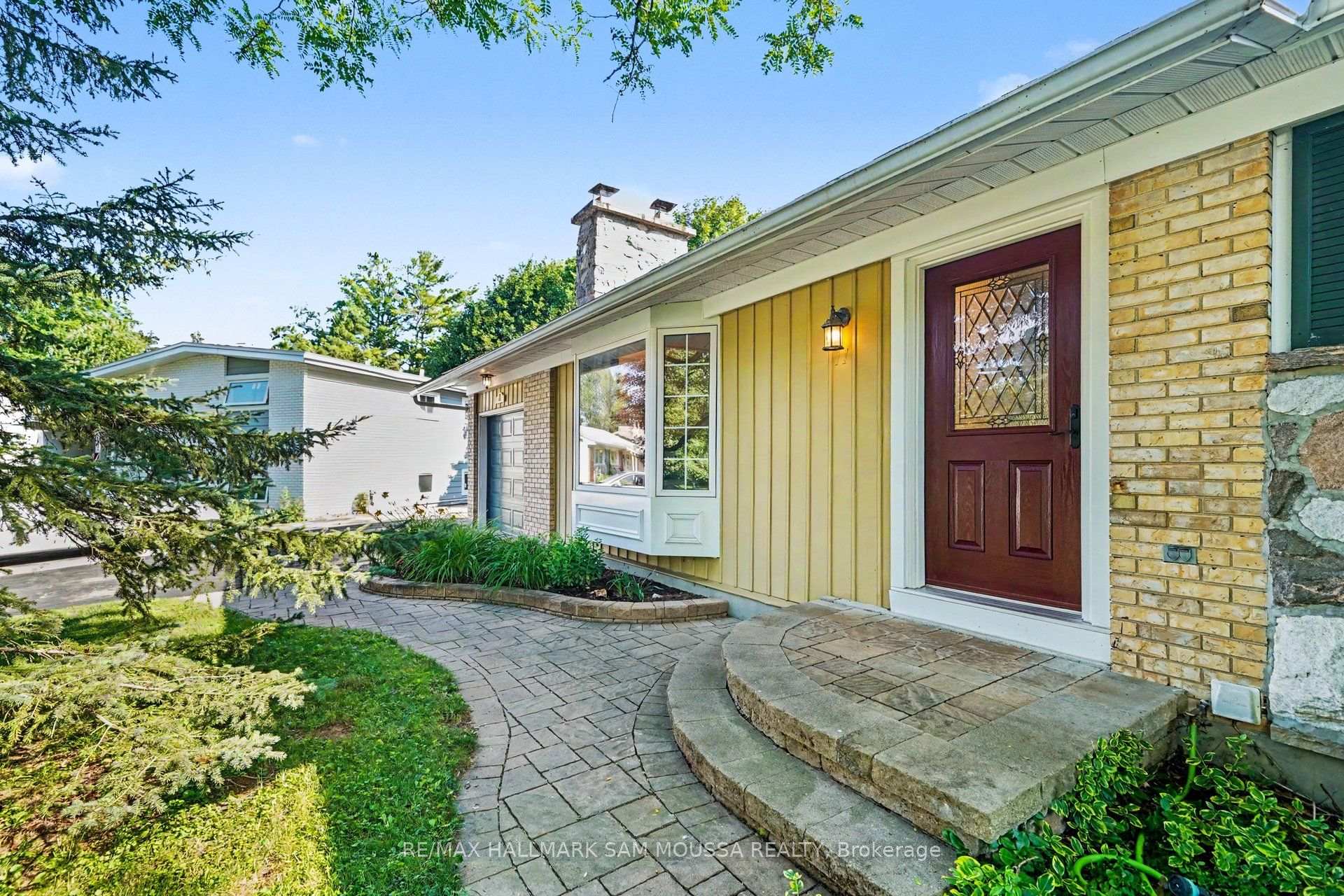 Photo 5 of 11 Springdale Crescent, Ottawa, Sheahan Estates/Trend Village — HOMEH