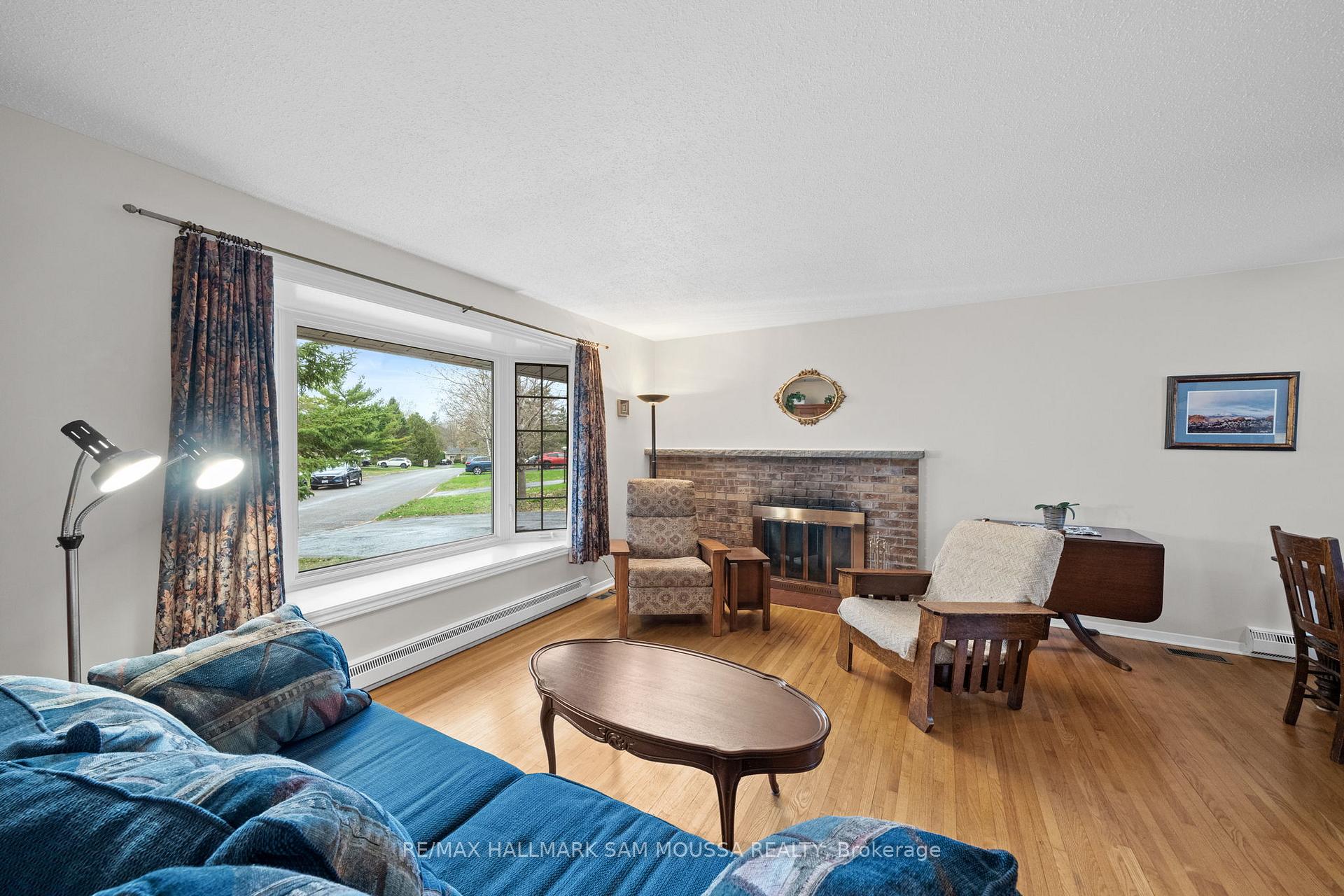 Photo 6 of 11 Springdale Crescent, Ottawa, Sheahan Estates/Trend Village — HOMEH