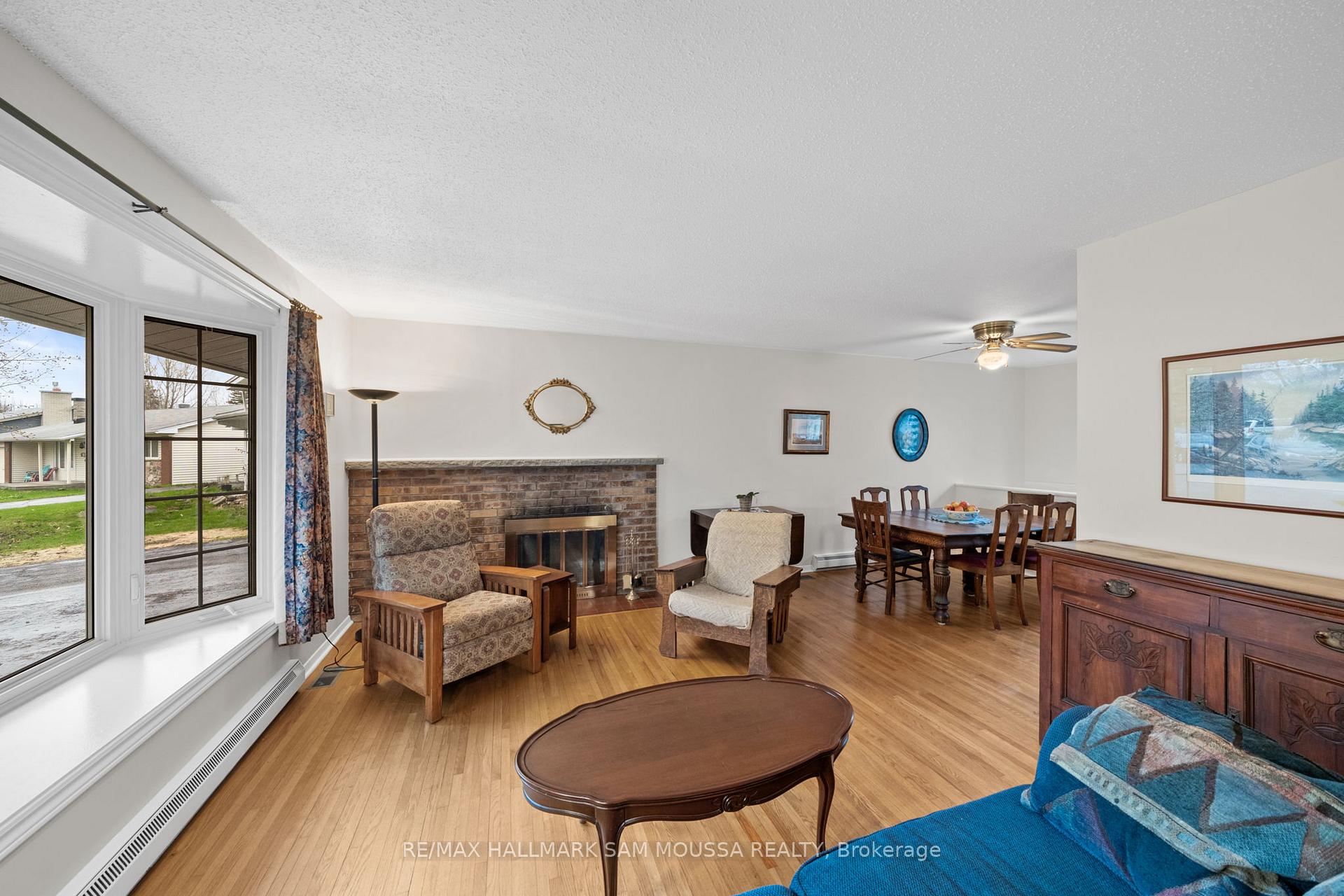 Photo 7 of 11 Springdale Crescent, Ottawa, Sheahan Estates/Trend Village — HOMEH
