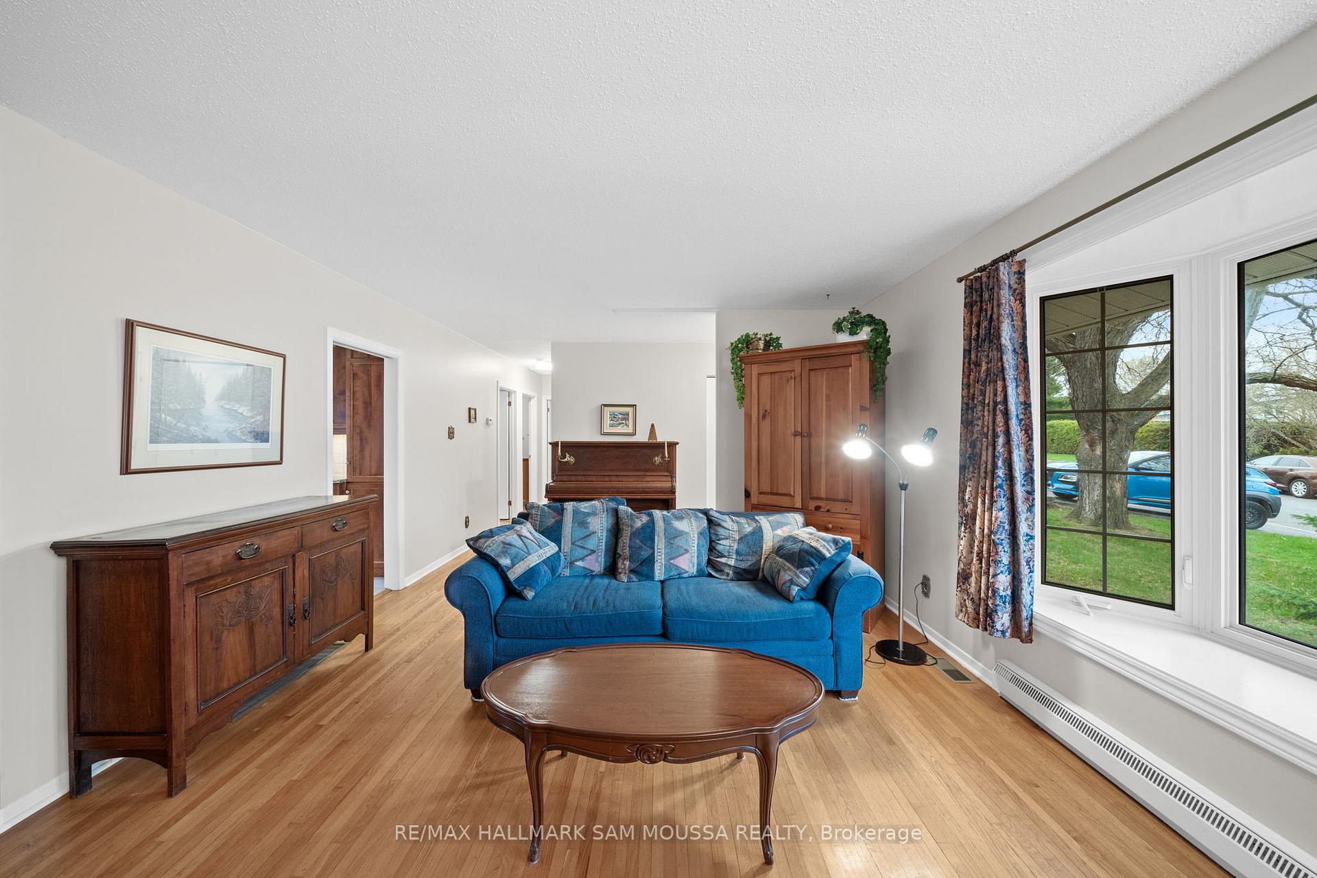 Photo 8 of 11 Springdale Crescent, Ottawa, Sheahan Estates/Trend Village — HOMEH
