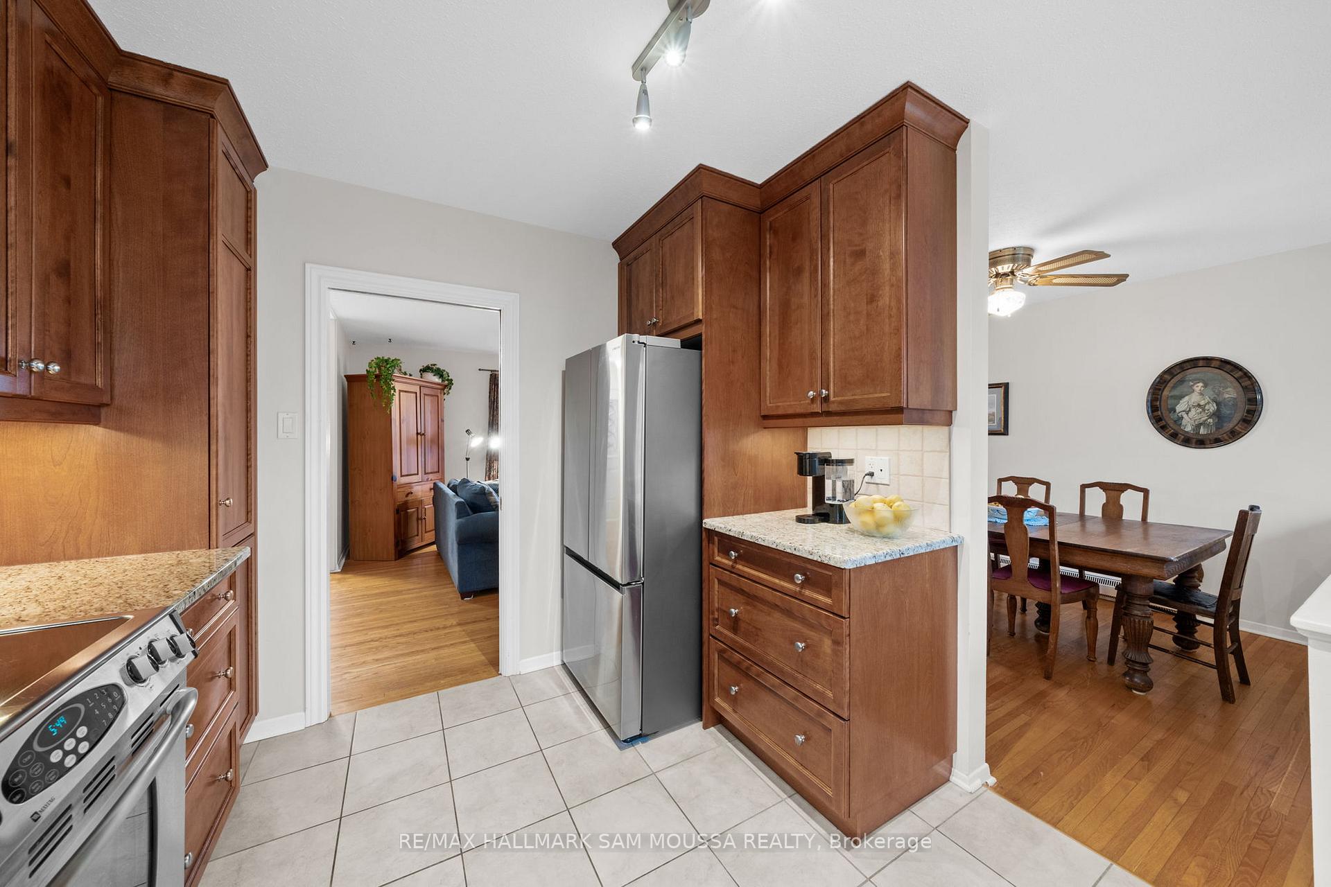 Photo 15 of 11 Springdale Crescent, Ottawa, Sheahan Estates/Trend Village — HOMEH