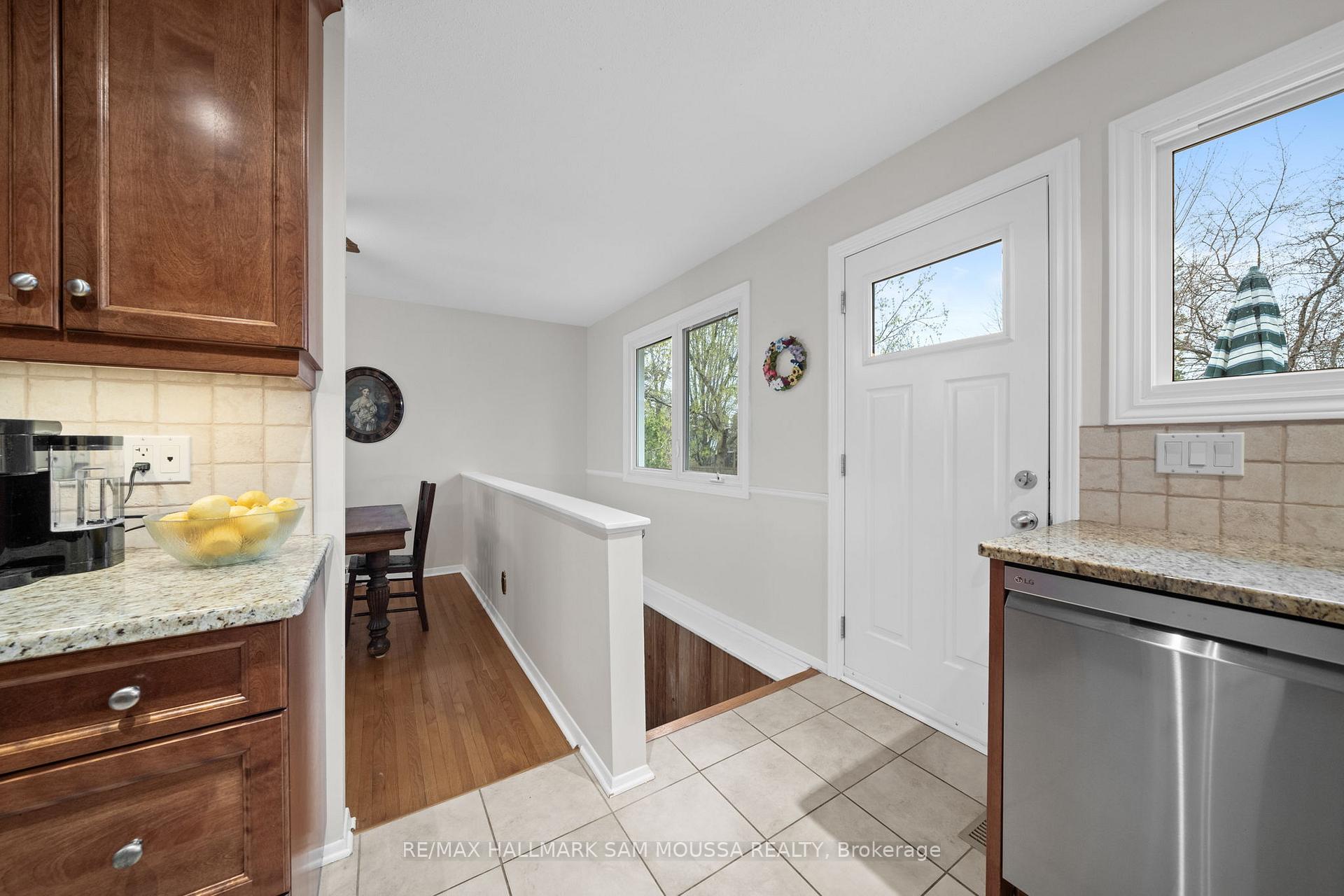 Photo 17 of 11 Springdale Crescent, Ottawa, Sheahan Estates/Trend Village — HOMEH