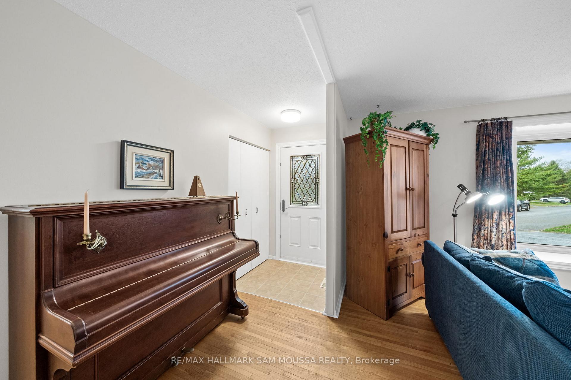 Photo 33 of 11 Springdale Crescent, Ottawa, Sheahan Estates/Trend Village — HOMEH