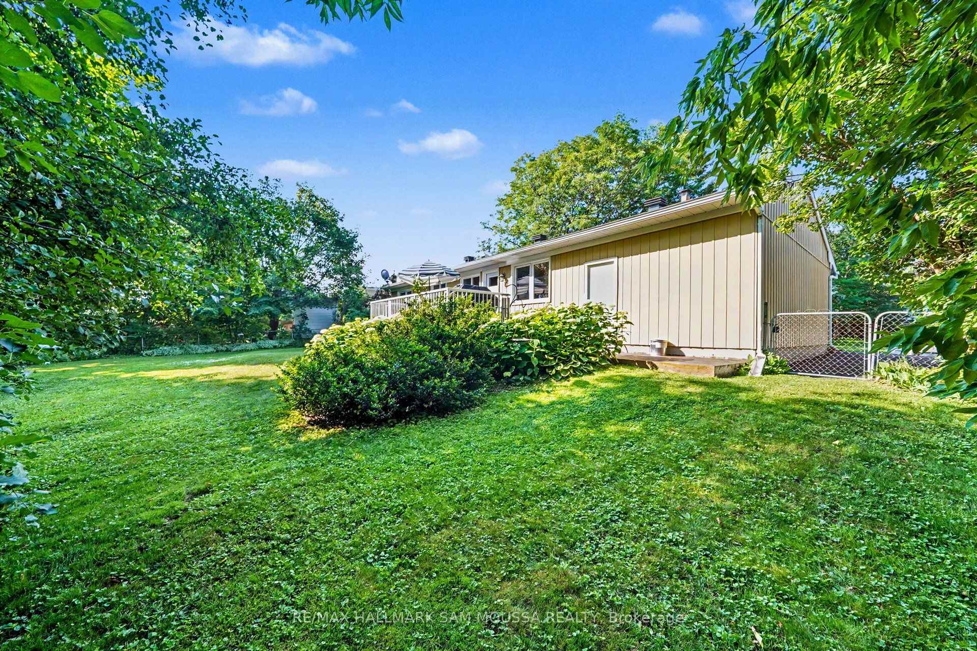 Photo 35 of 11 Springdale Crescent, Ottawa, Sheahan Estates/Trend Village — HOMEH