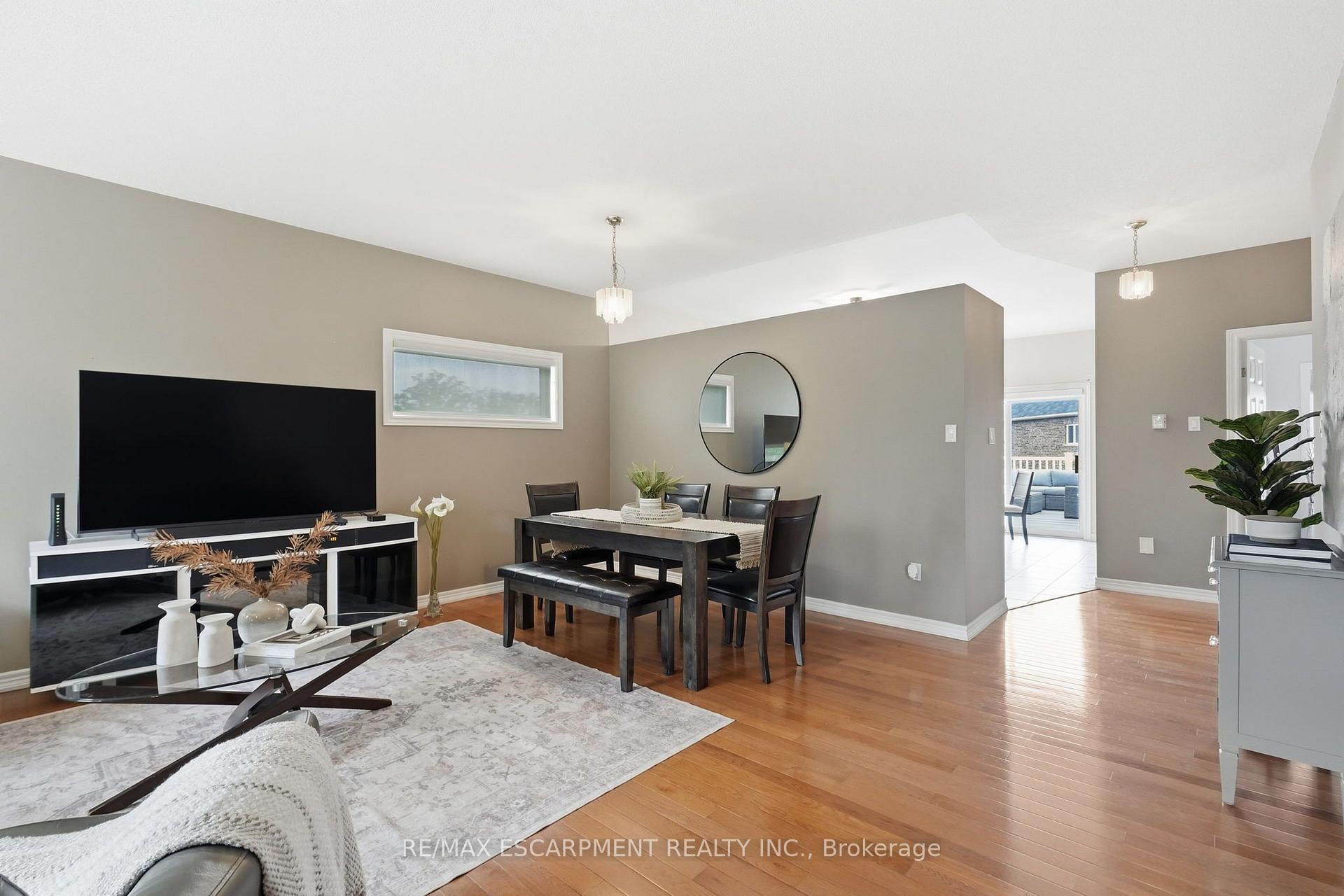 Photo 3 of 4869 Cherrywood Drive, Lincoln, Beamsville — HOMEH