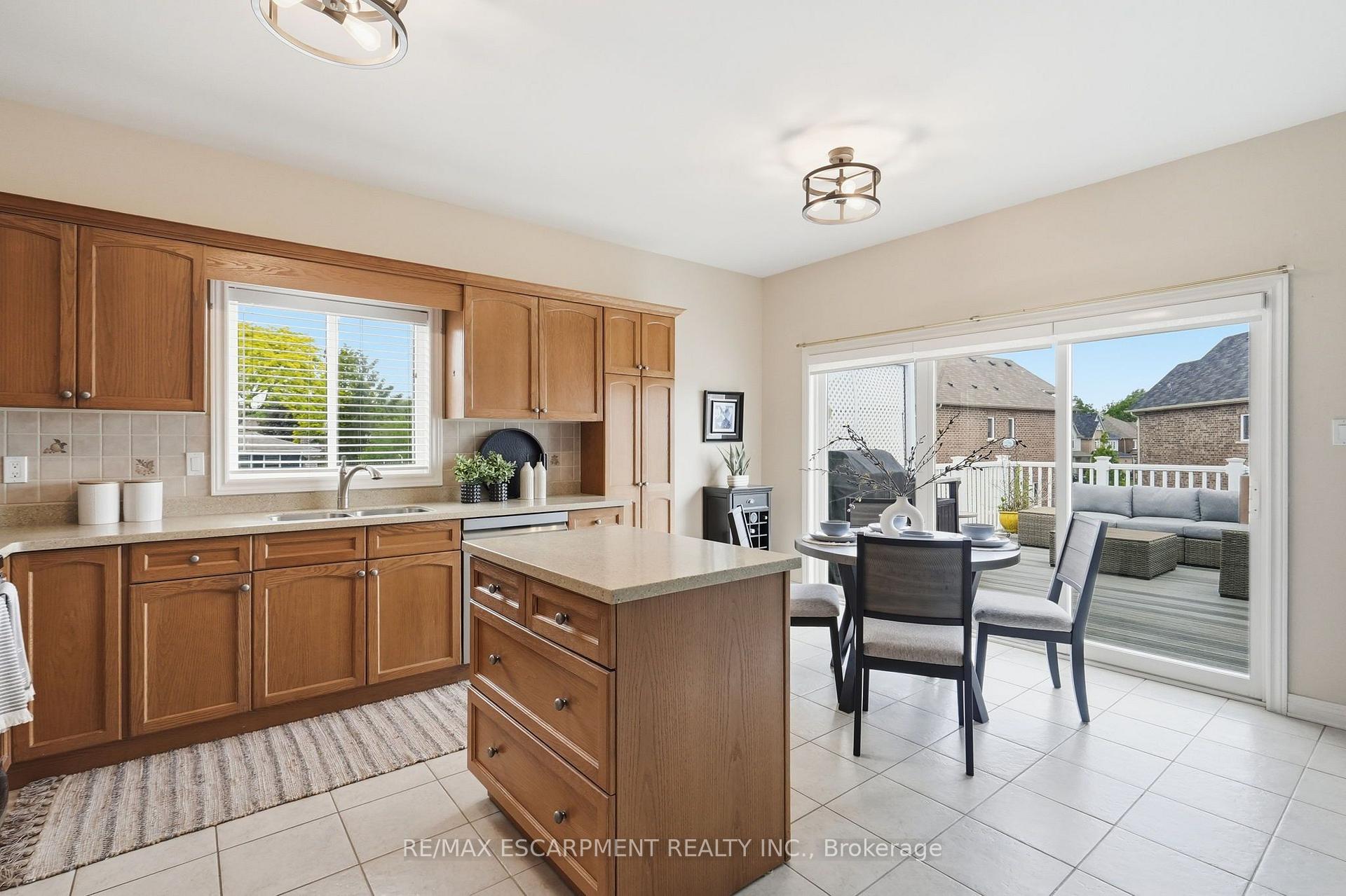Photo 7 of 4869 Cherrywood Drive, Lincoln, Beamsville — HOMEH