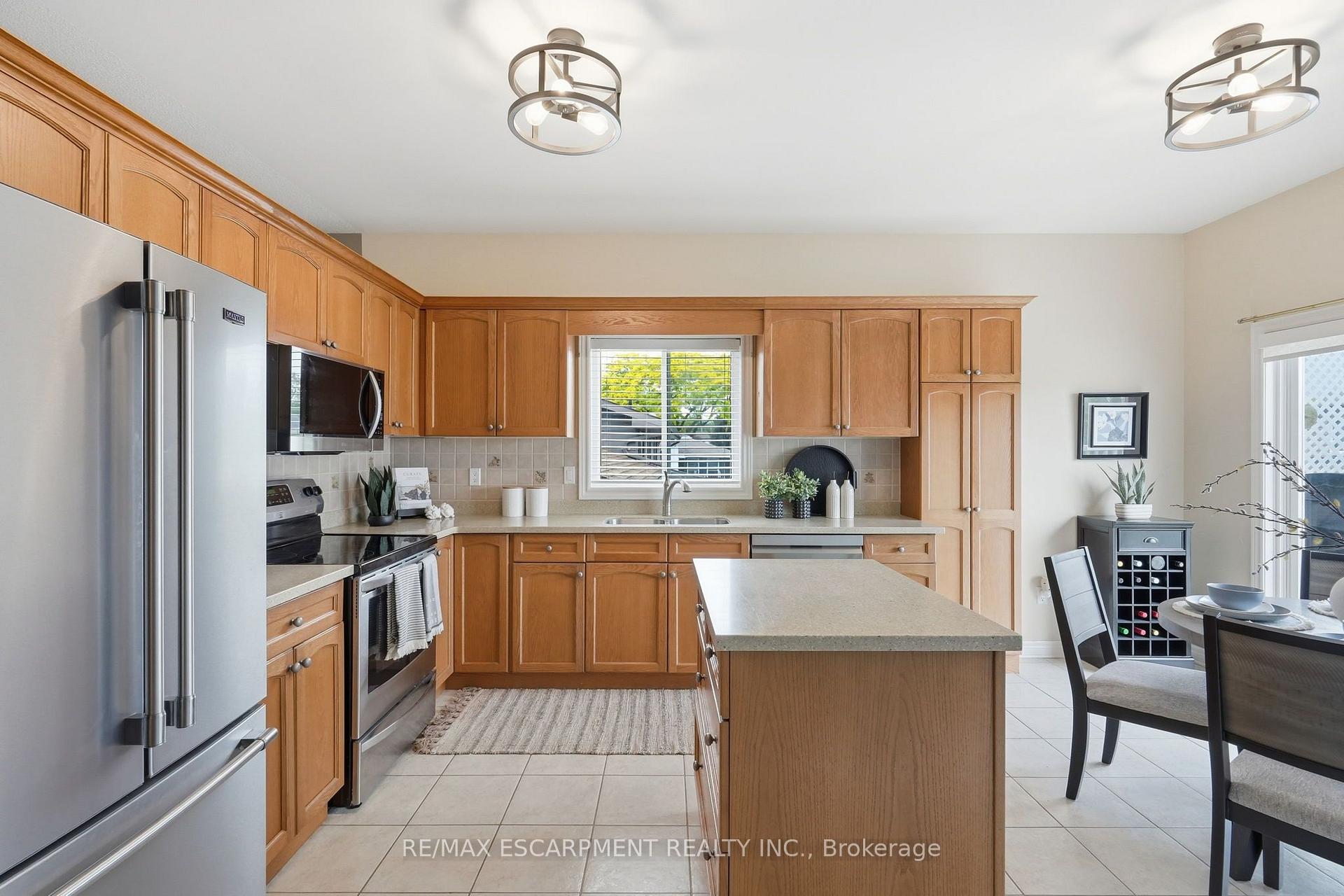 Photo 8 of 4869 Cherrywood Drive, Lincoln, Beamsville — HOMEH