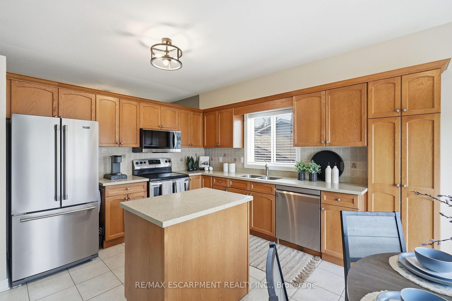 Photo 9 of 4869 Cherrywood Drive, Lincoln, Beamsville — HOMEH